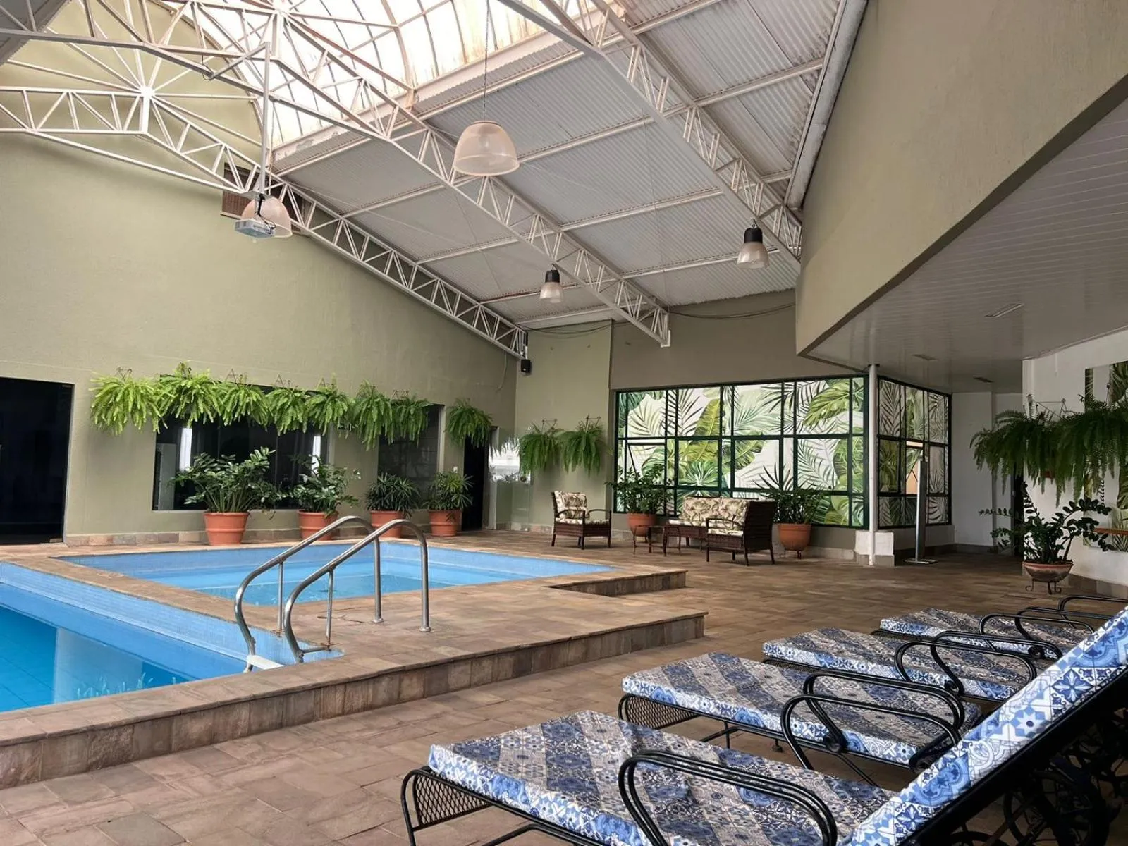 Swimming pool in Hotel Barcelona