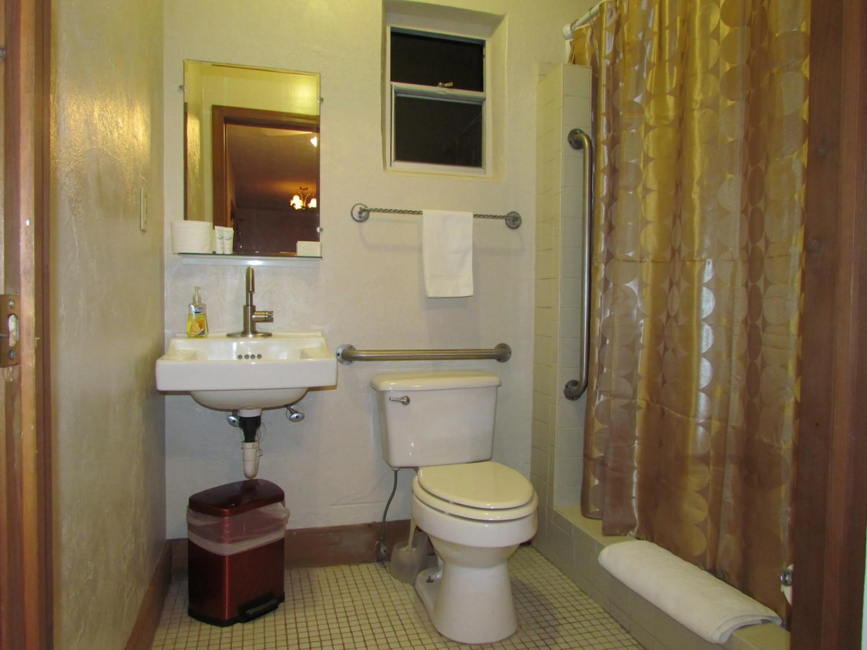 Bathroom in The Yearling Cabins