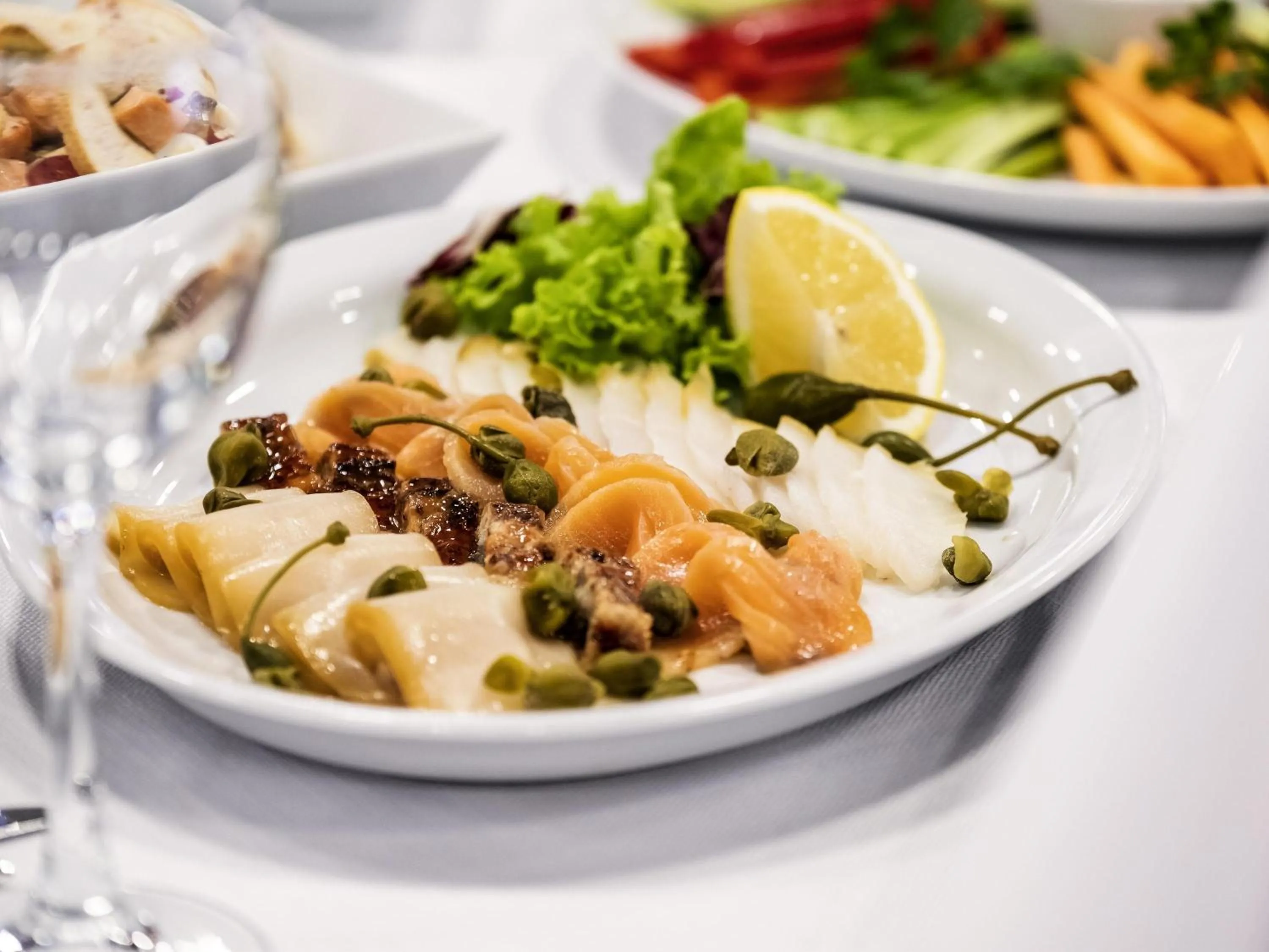 Restaurant/places to eat in Mercure Kyiv Congress