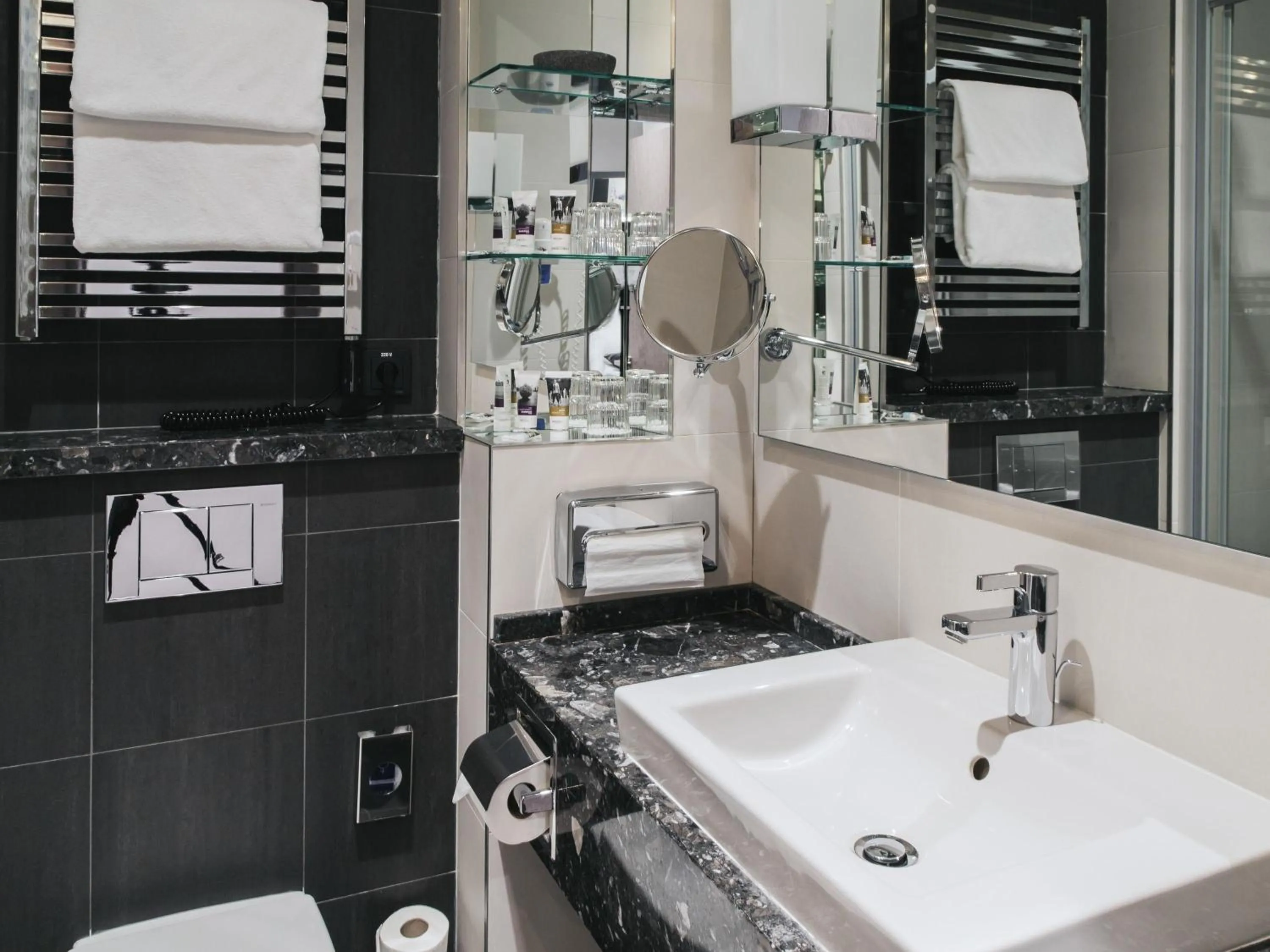 Bedroom in Mercure Kyiv Congress