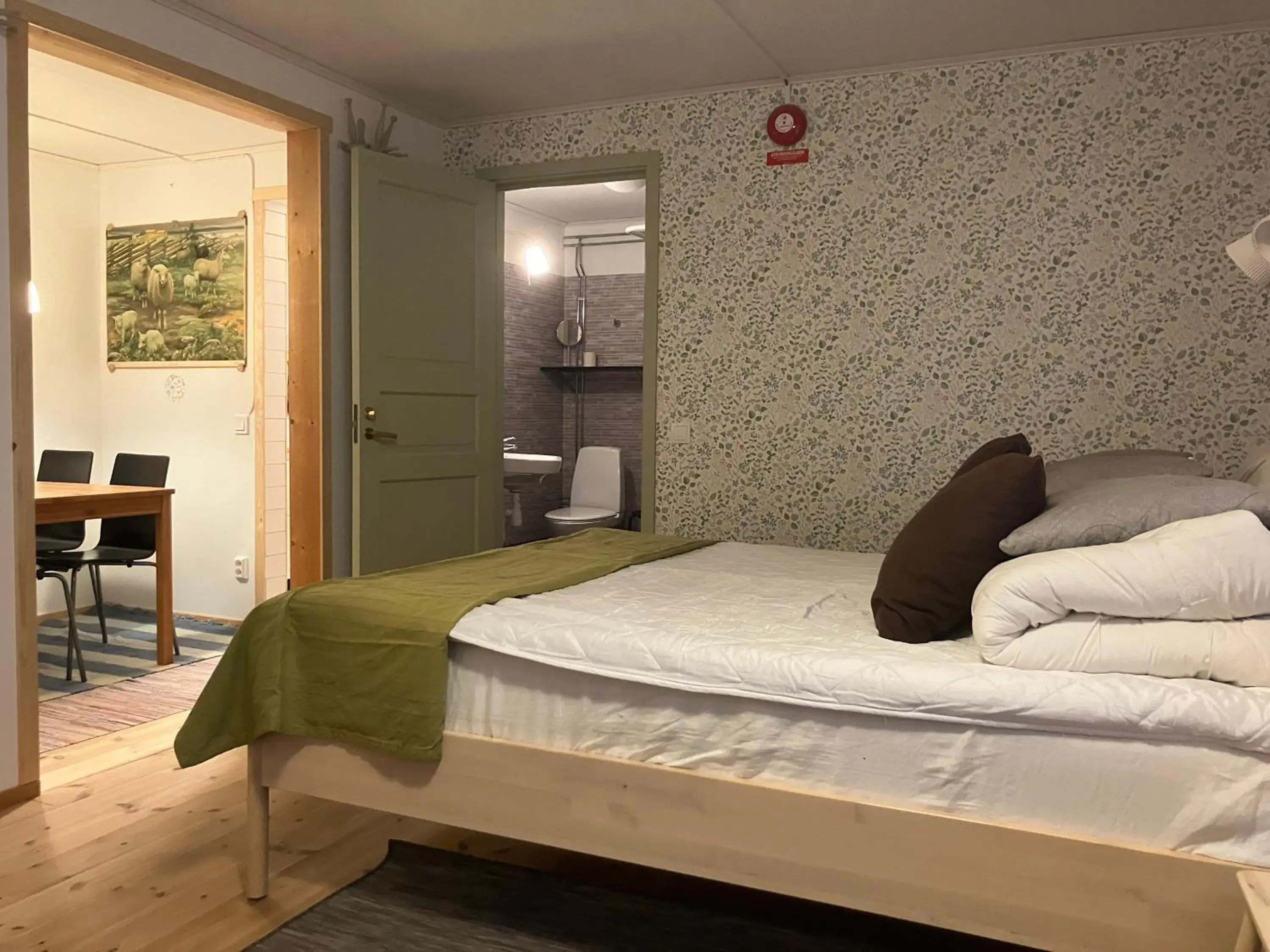 Comfort Quadruple Room - single occupancy in Lugnåsberget Ekohotell Comfort Quadruple Room - single occupancy in Lugnåsberget Ekohotell