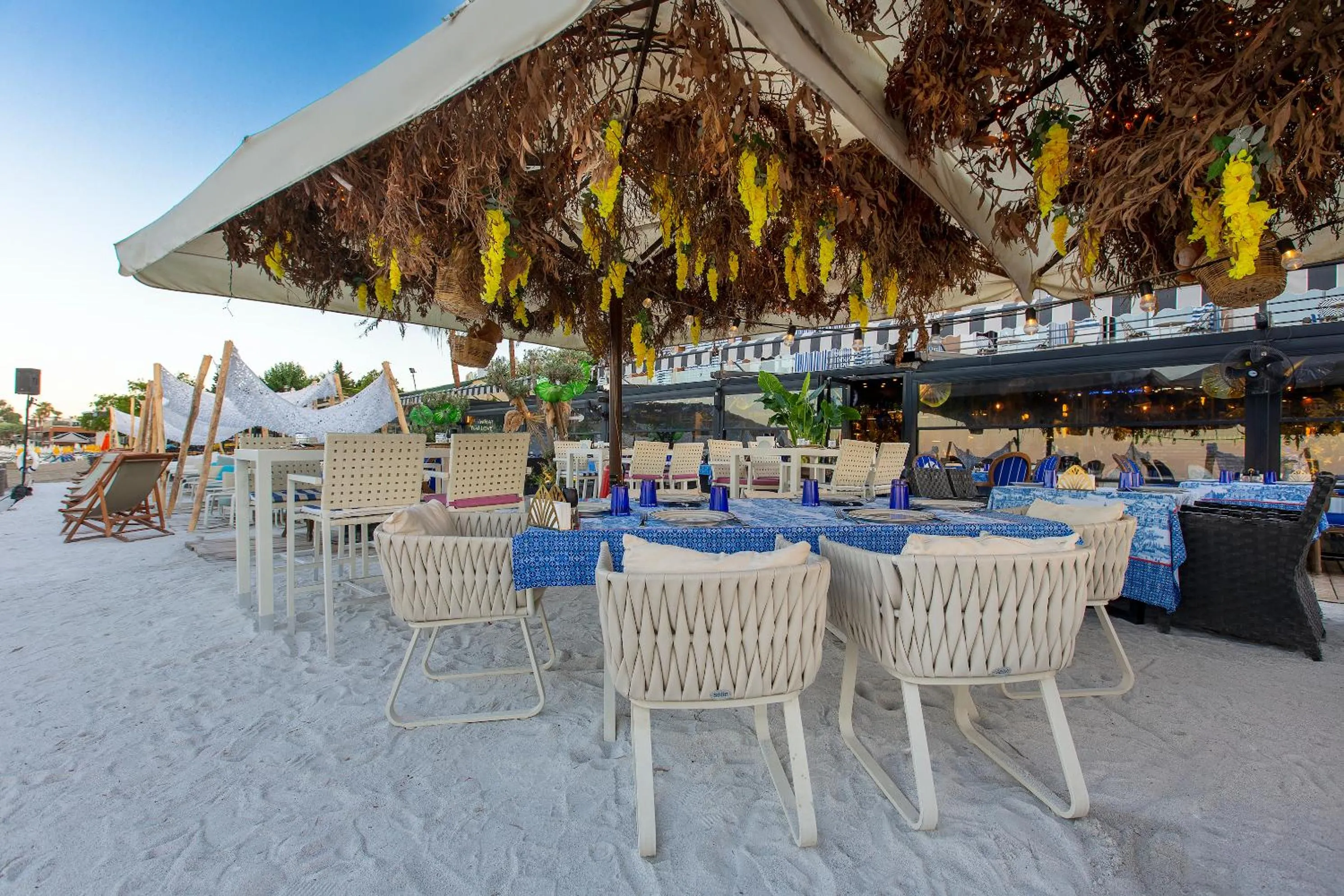 Restaurant/places to eat in Anjeliq House Boutique Hotel