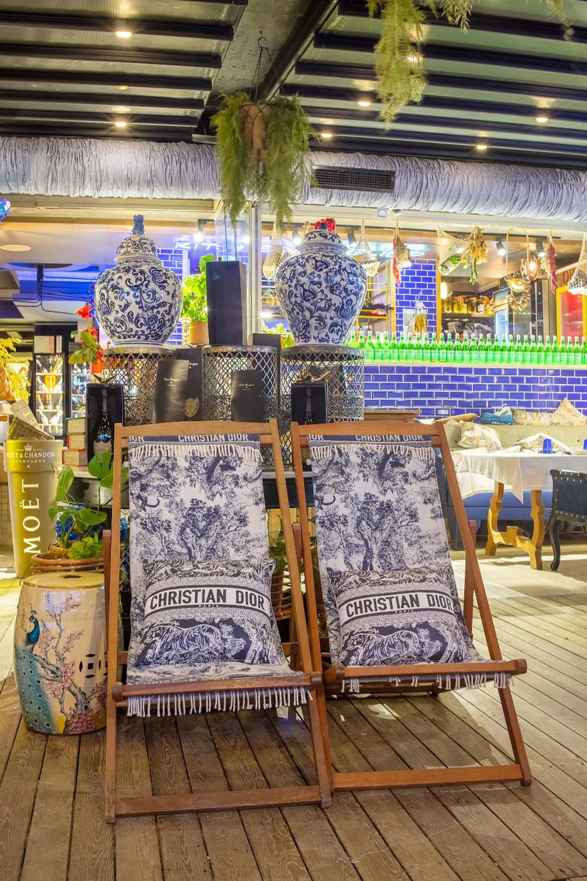 Restaurant/places to eat in Anjeliq House Boutique Hotel