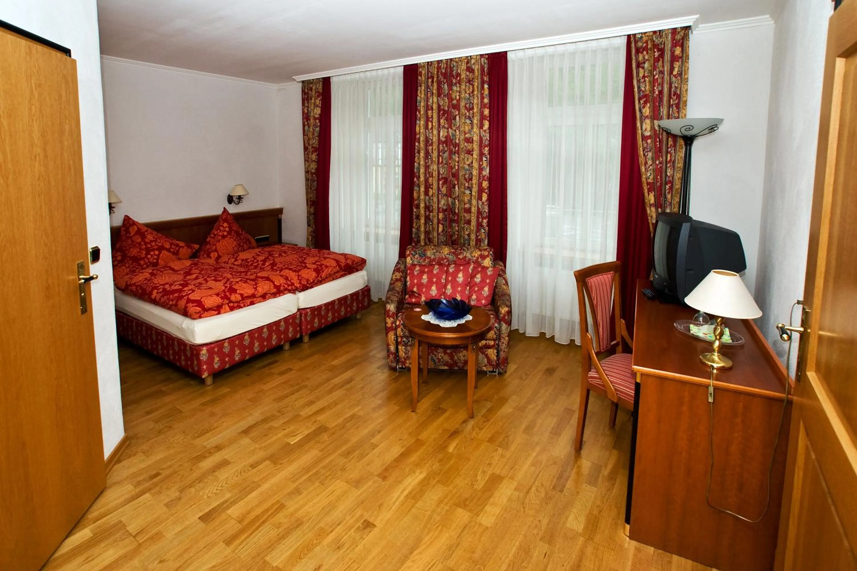 Photo of the whole room, Bed in Moselland Hotel im Enderttal Zum Onkel Willi