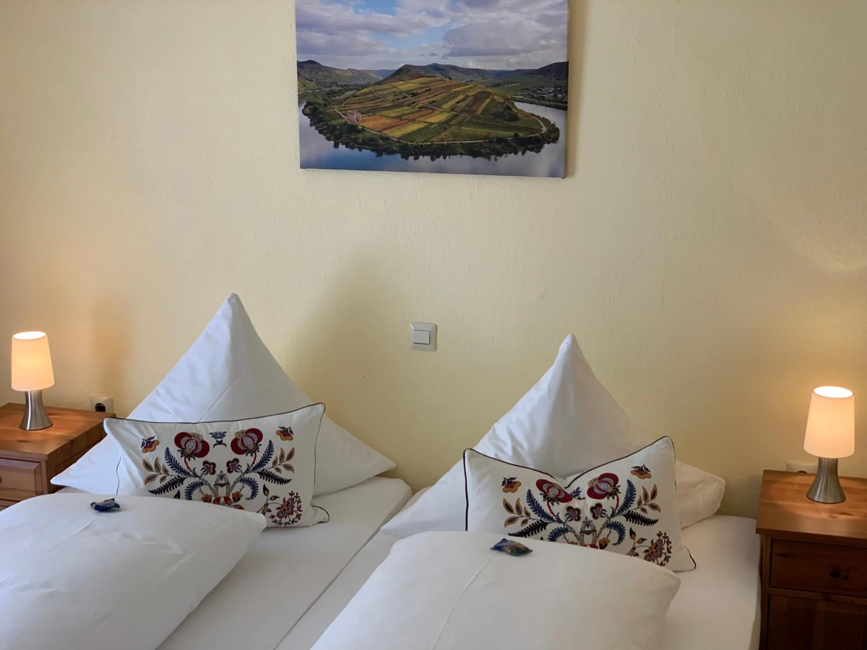 Photo of the whole room, Bed in Moselland Hotel im Enderttal Zum Onkel Willi