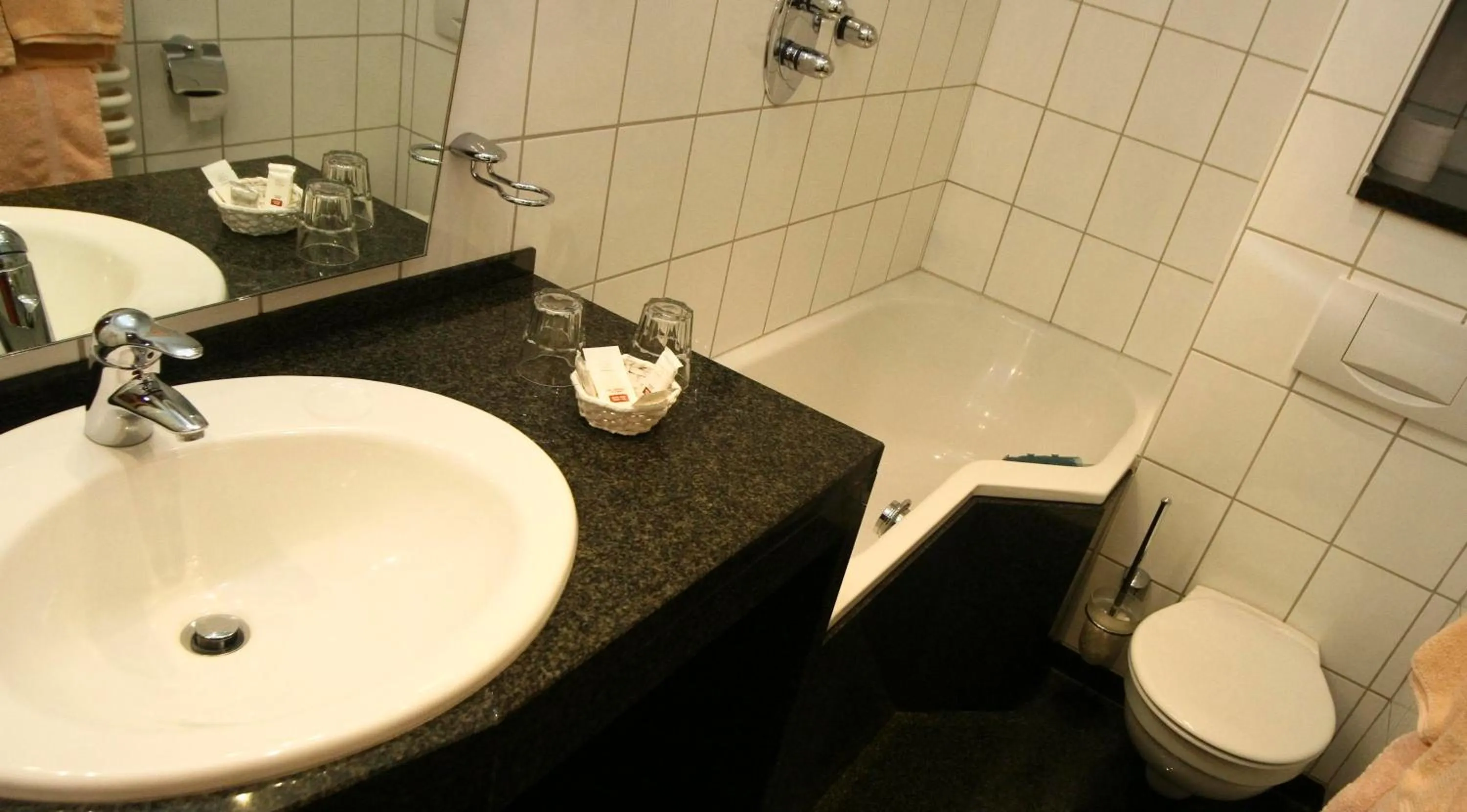 Bathroom in Moselland Hotel im Enderttal Zum Onkel Willi