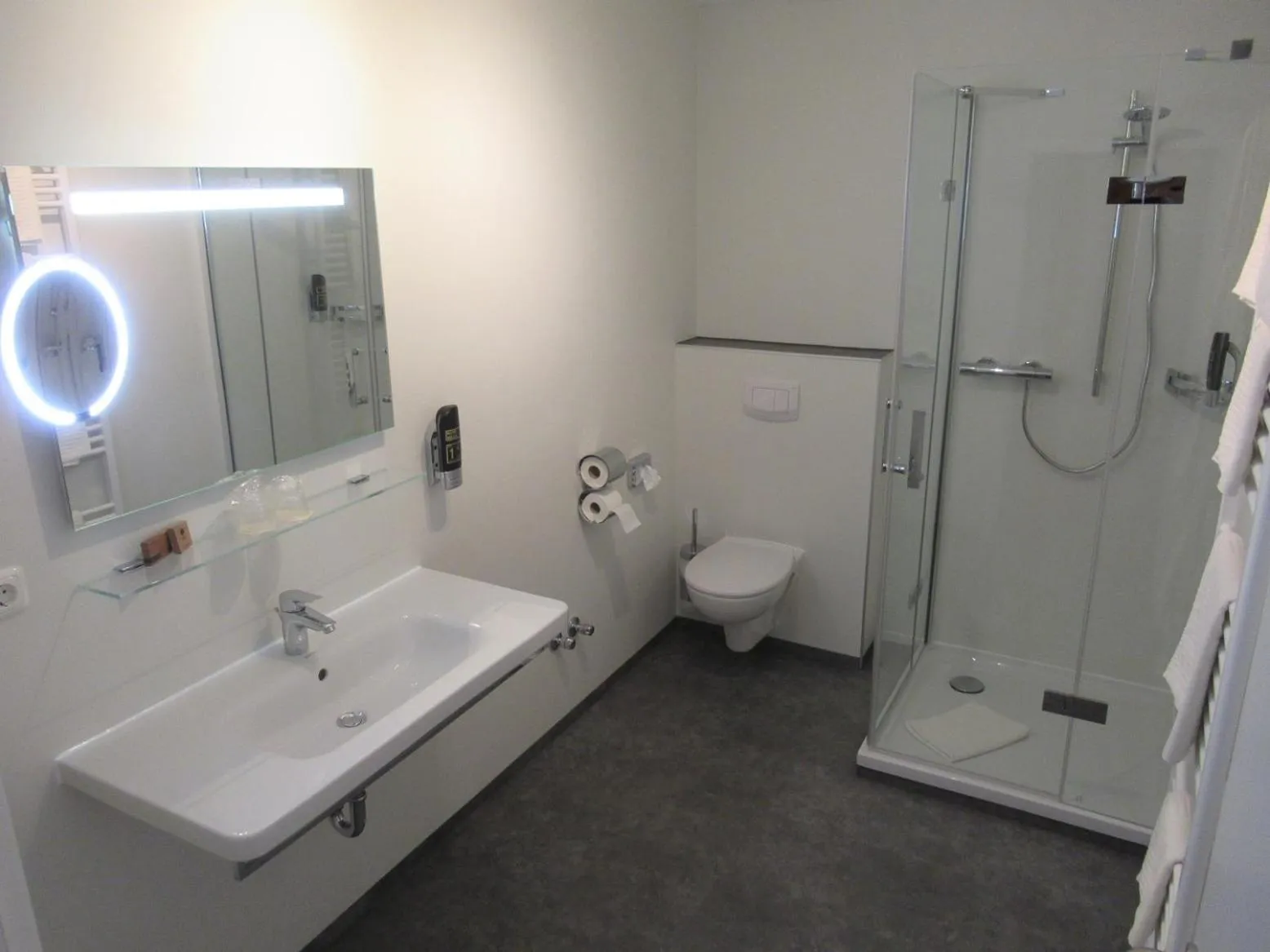 Bathroom in Hotel Markgraf