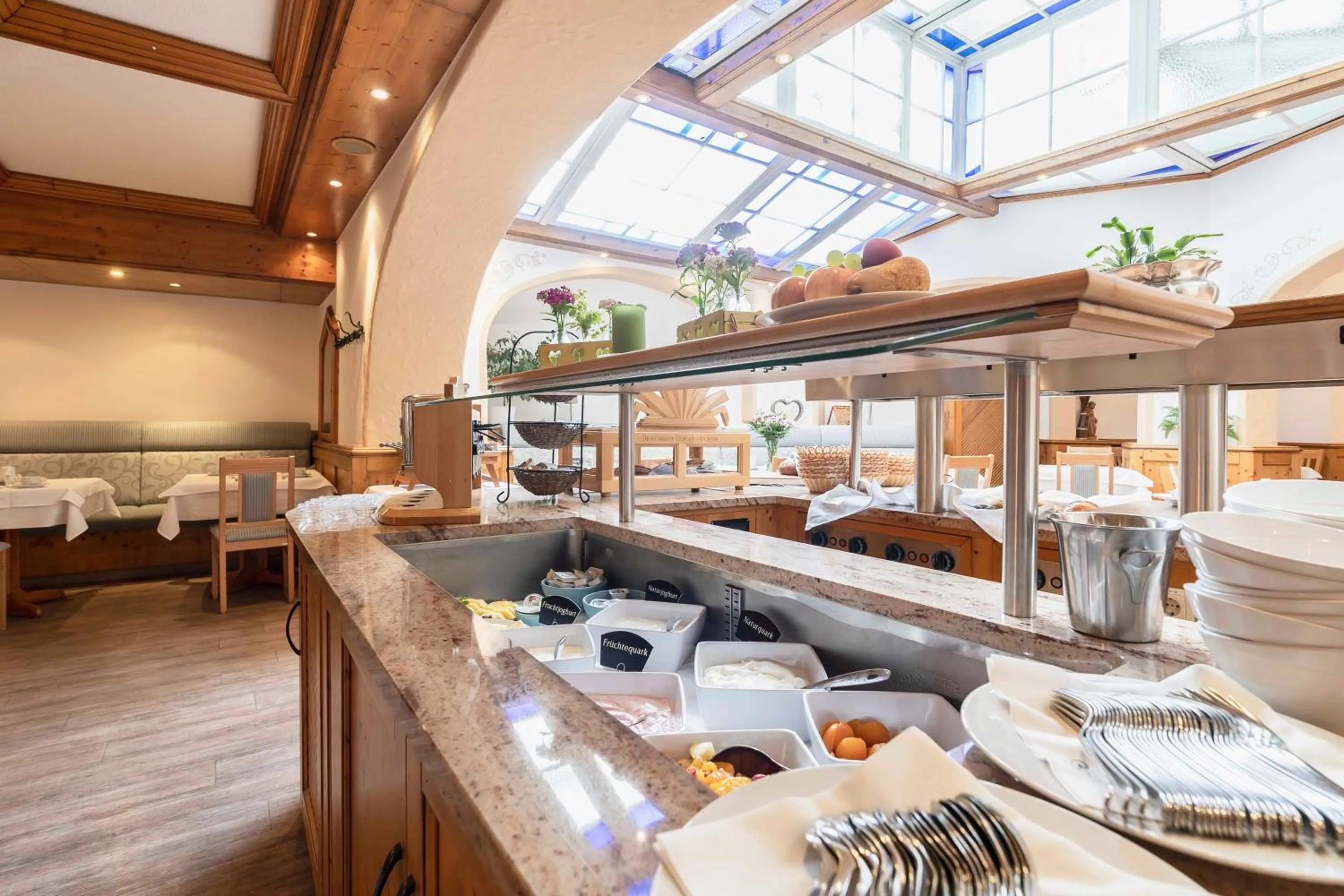 Restaurant/places to eat in Hotel Markgraf