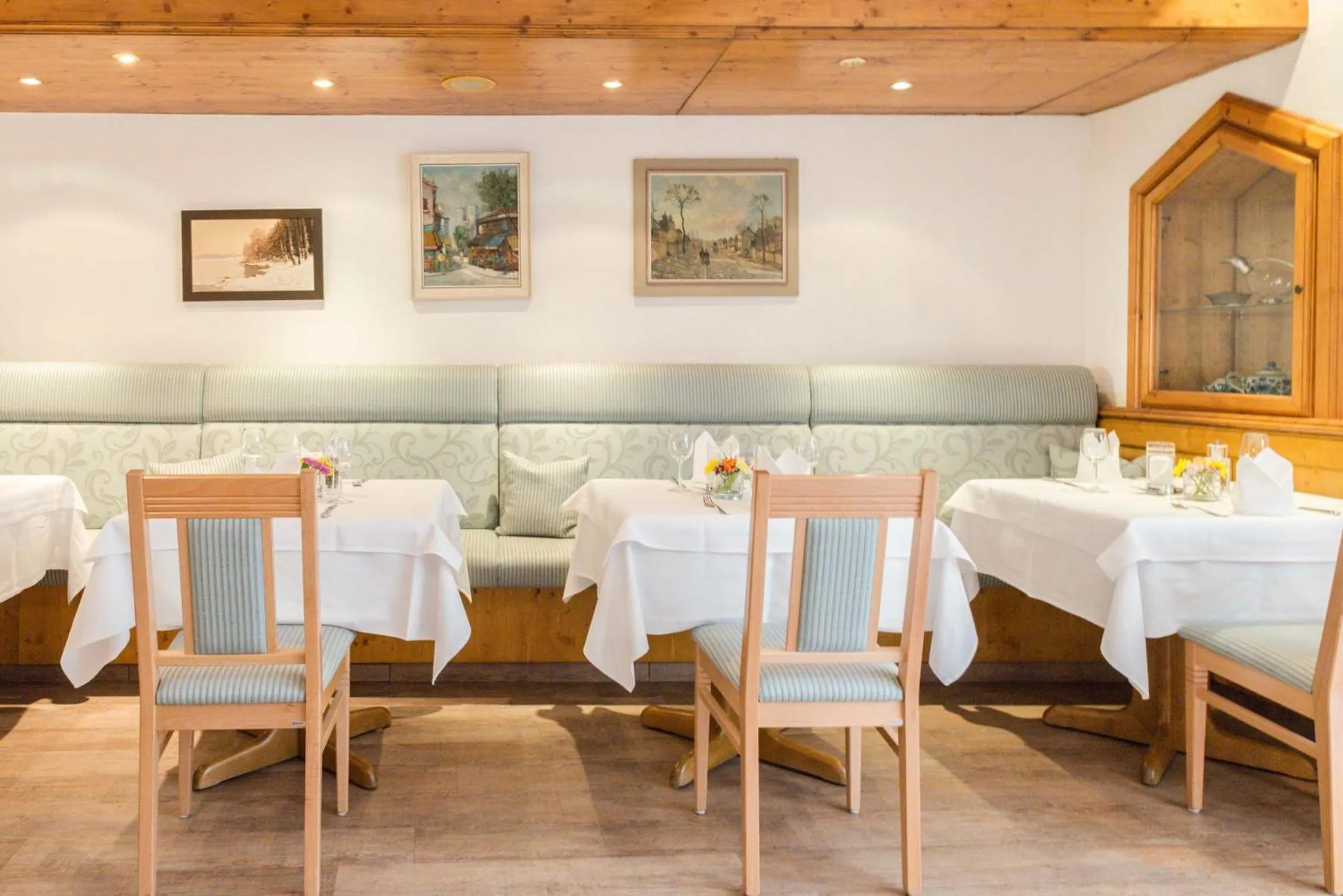 Restaurant/places to eat in Hotel Markgraf