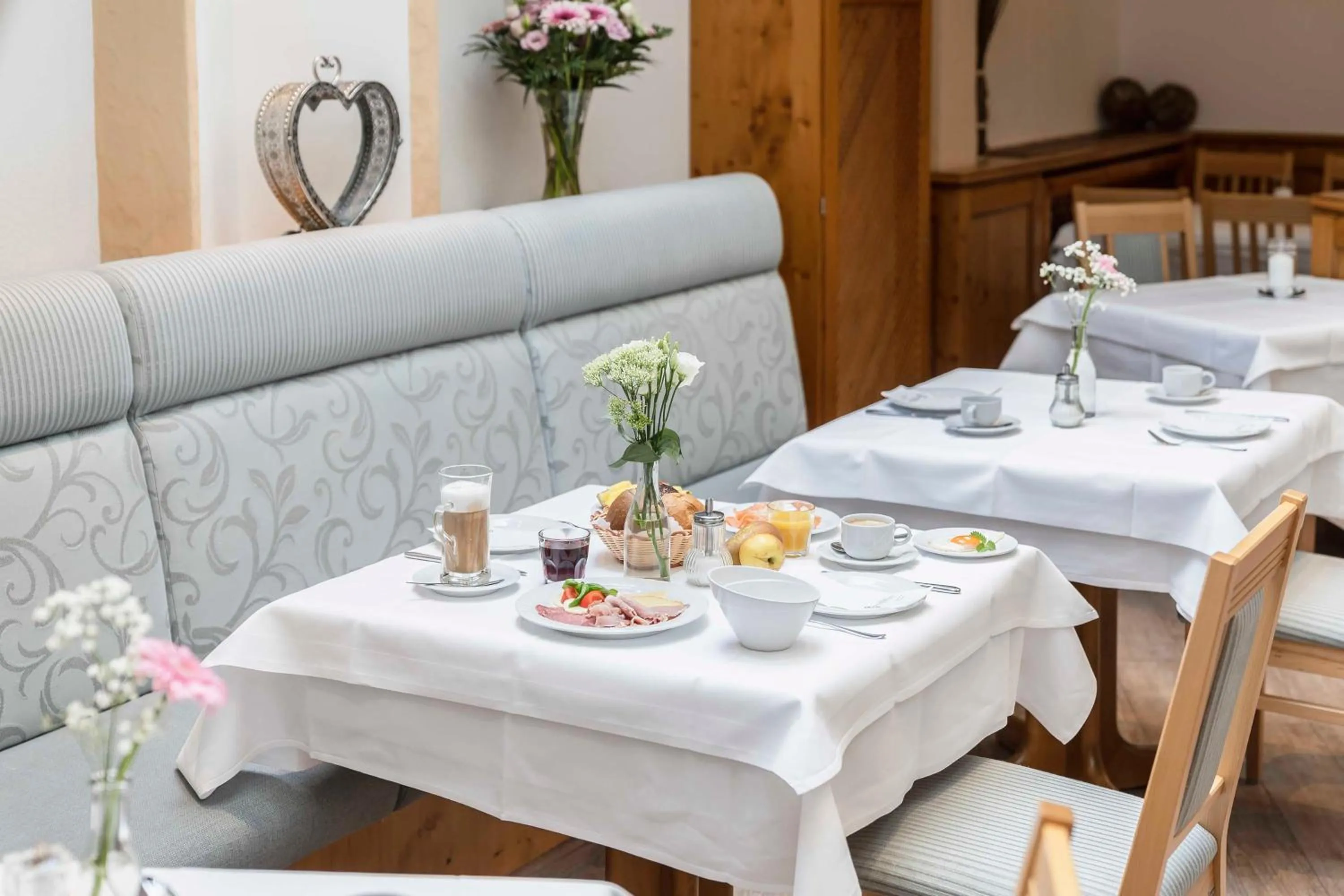 Restaurant/places to eat in Hotel Markgraf