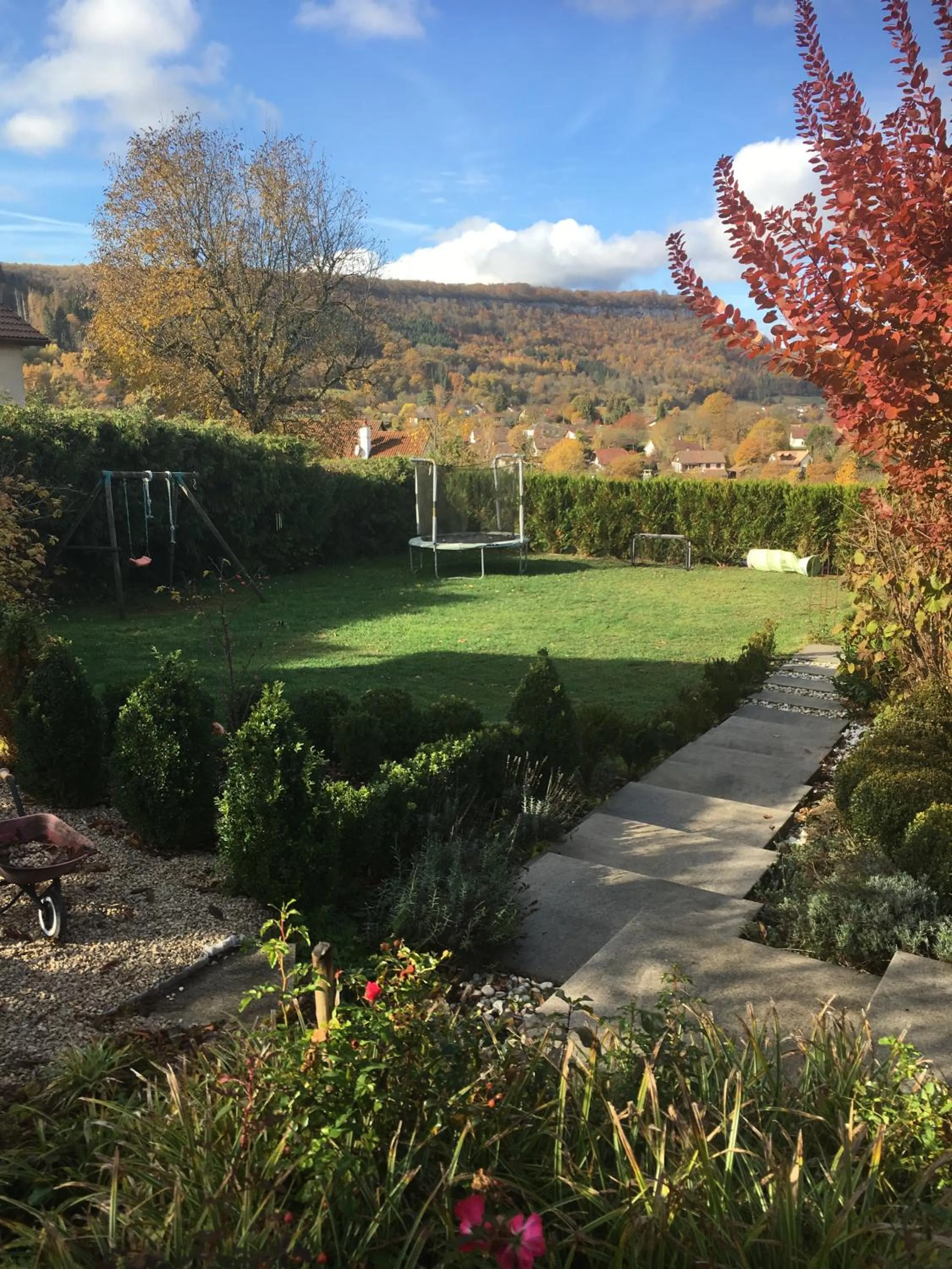Garden in B&B Les Hauts d'Ornans