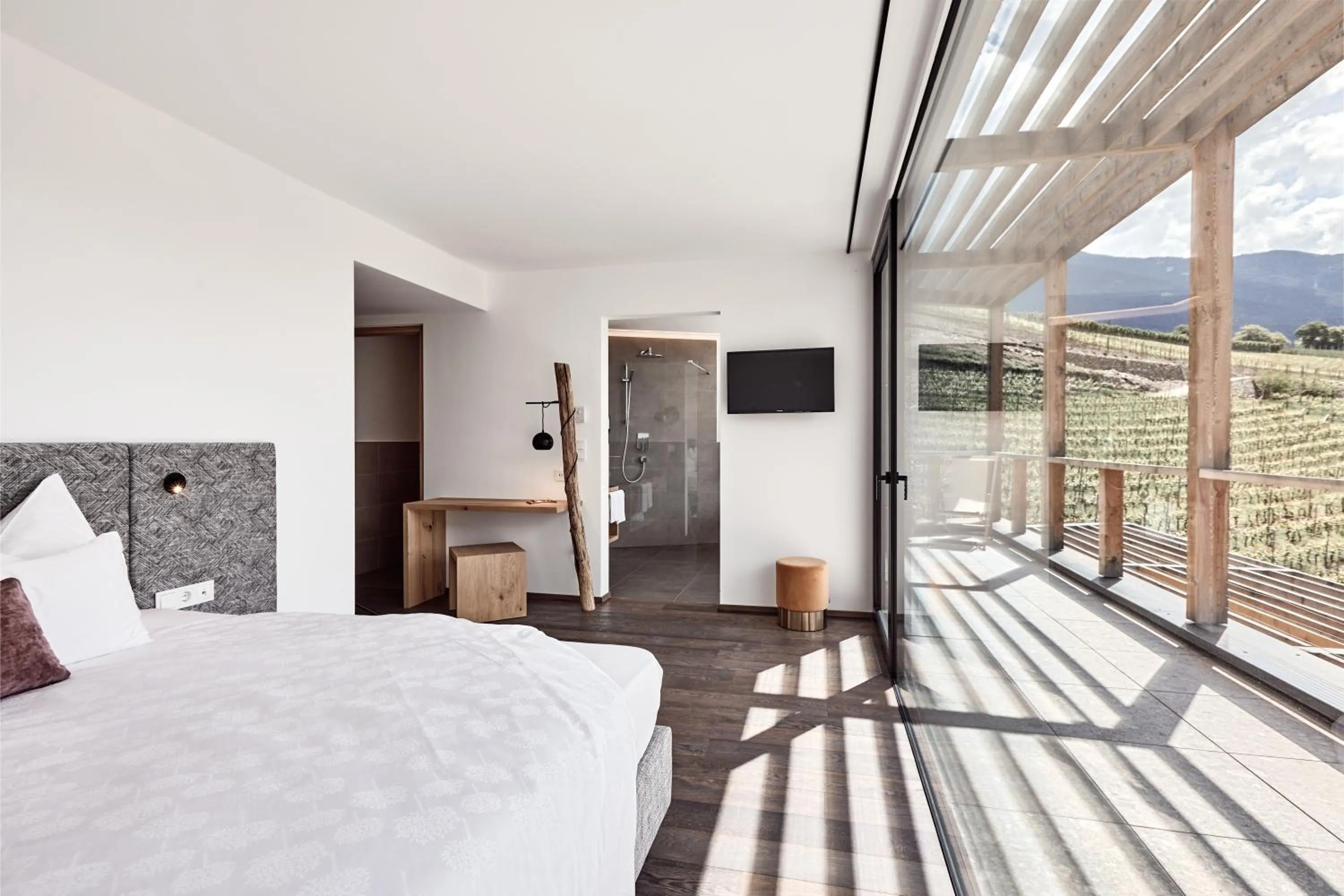 View (from property/room), Bed in Haller Suites & Restaurant