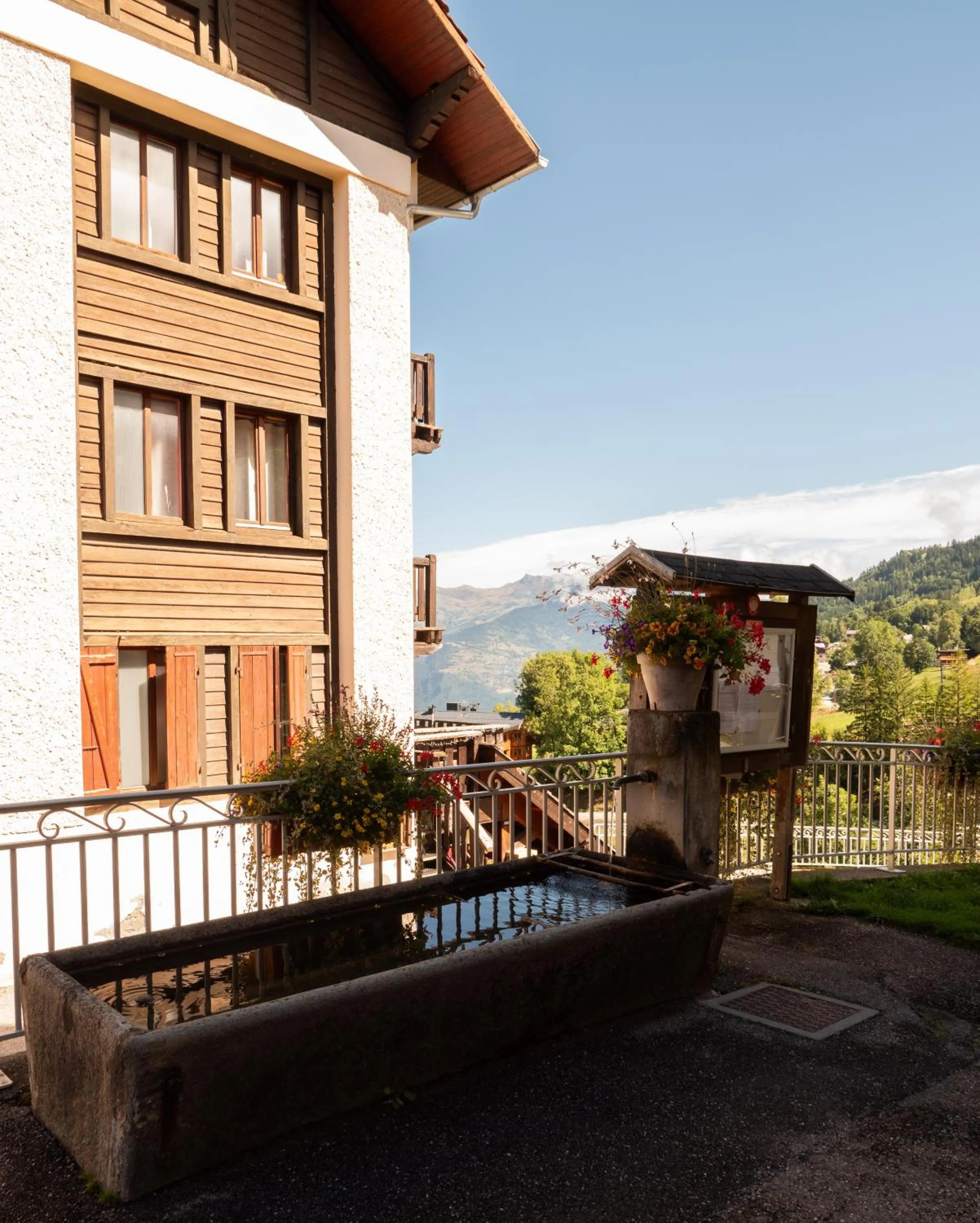 Property building in Hotel Chalet du Crey