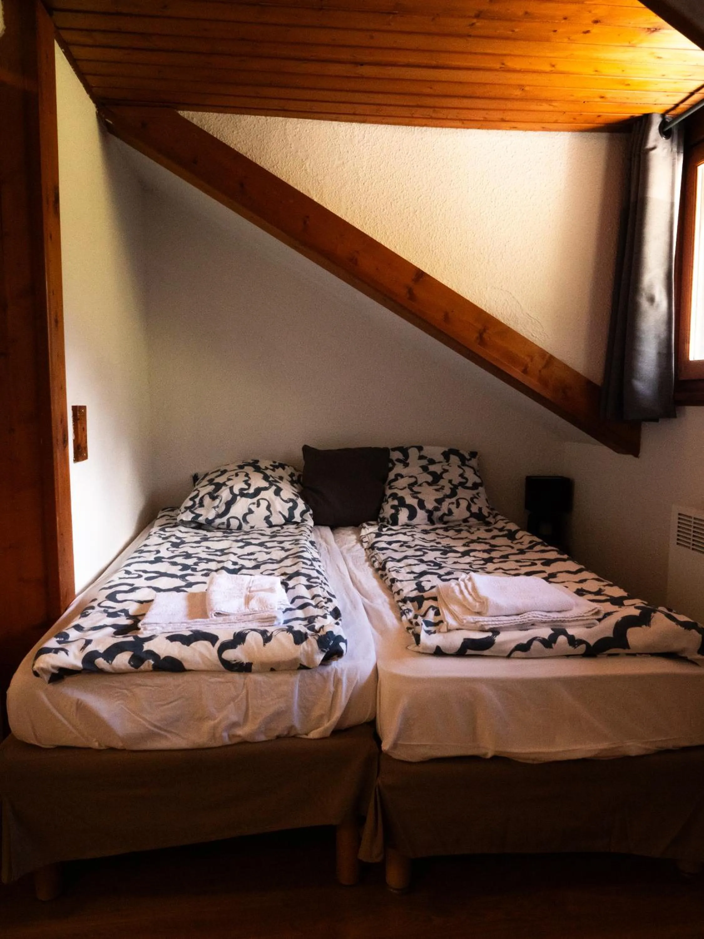 Bed in Hotel Chalet du Crey