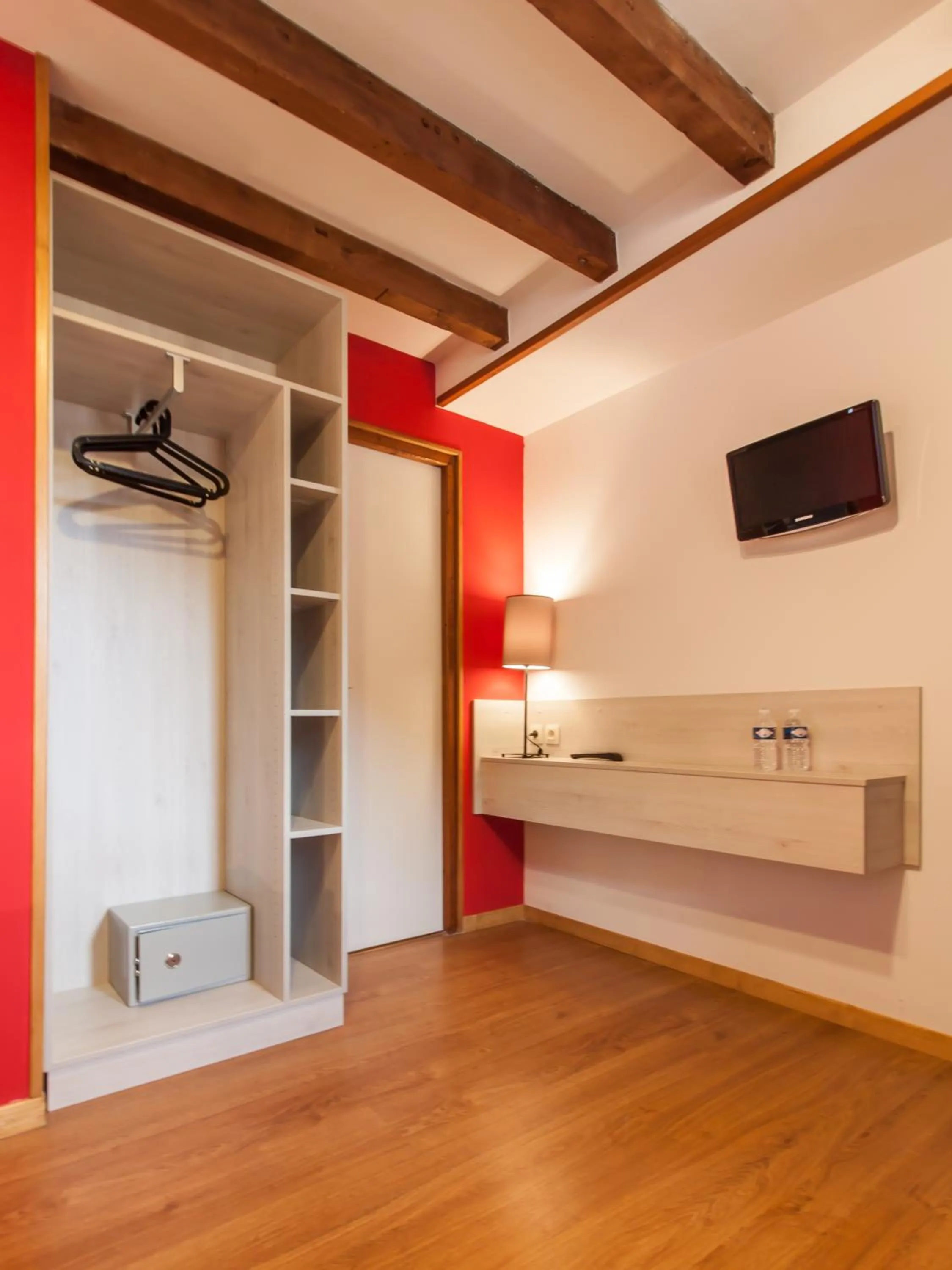 Photo of the whole room in Hotel Chalet du Crey