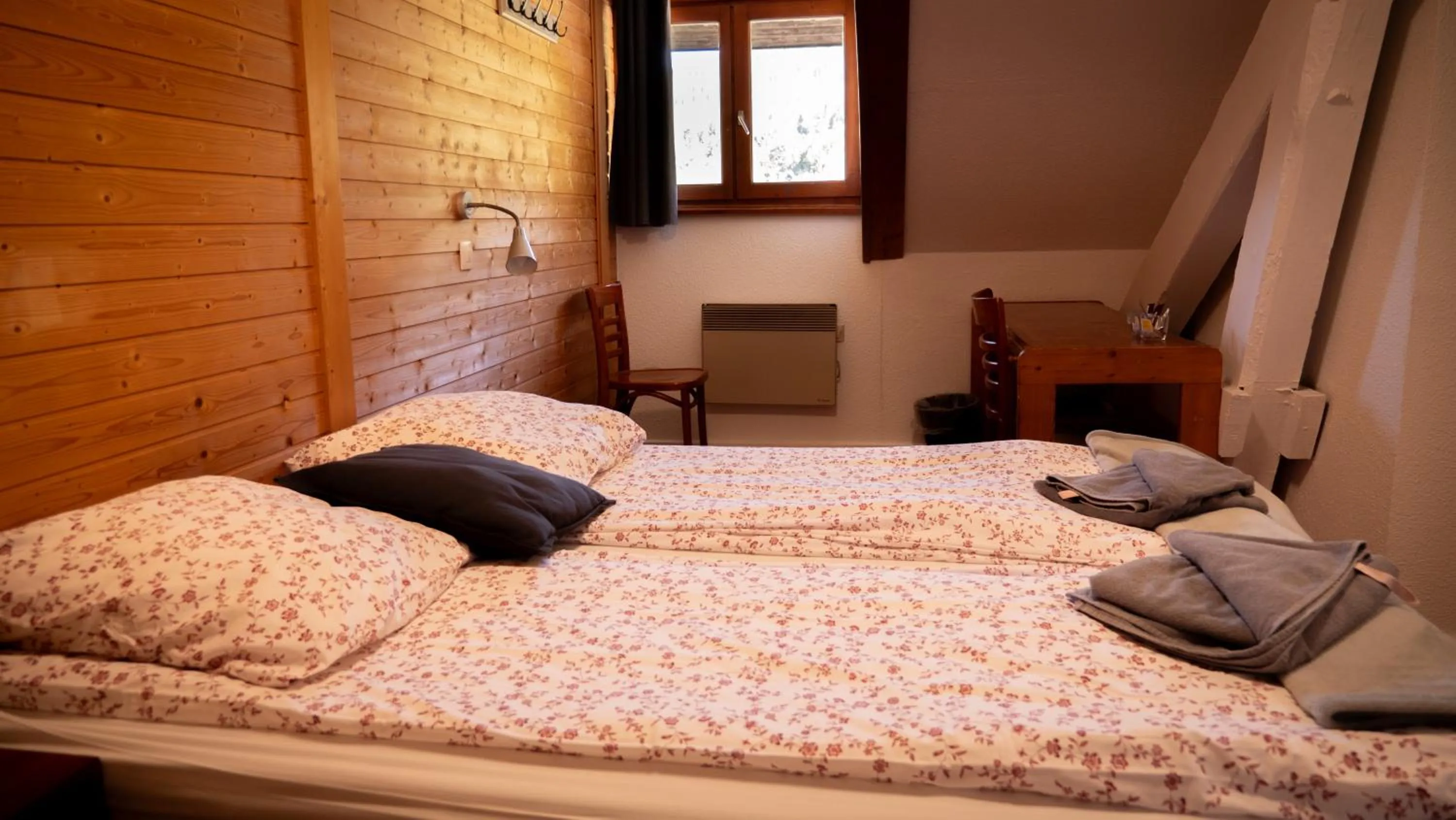 Bed in Hotel Chalet du Crey