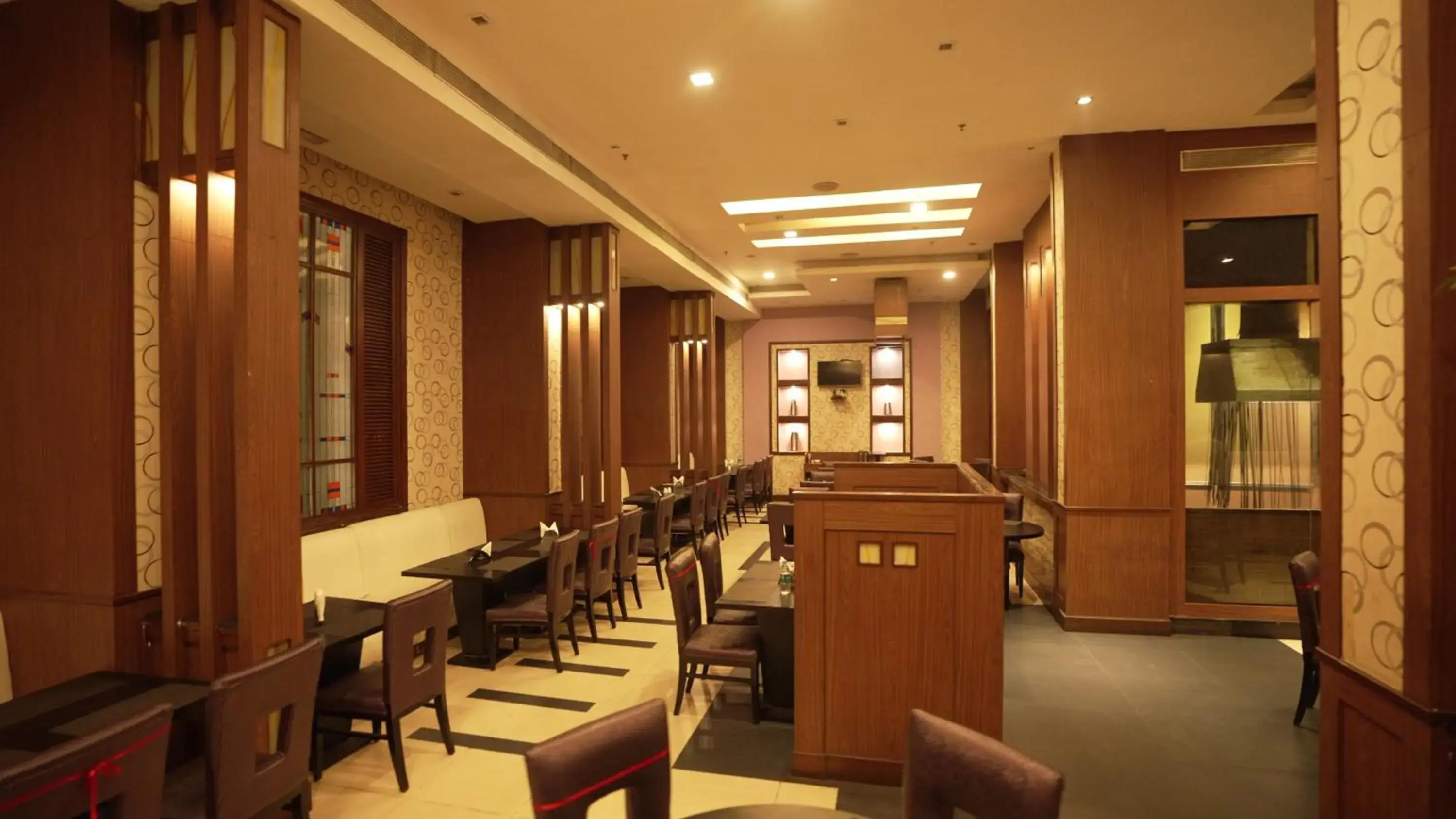 Restaurant/places to eat in Hotel Pal Heights Restaurant/places to eat in Hotel Pal Heights