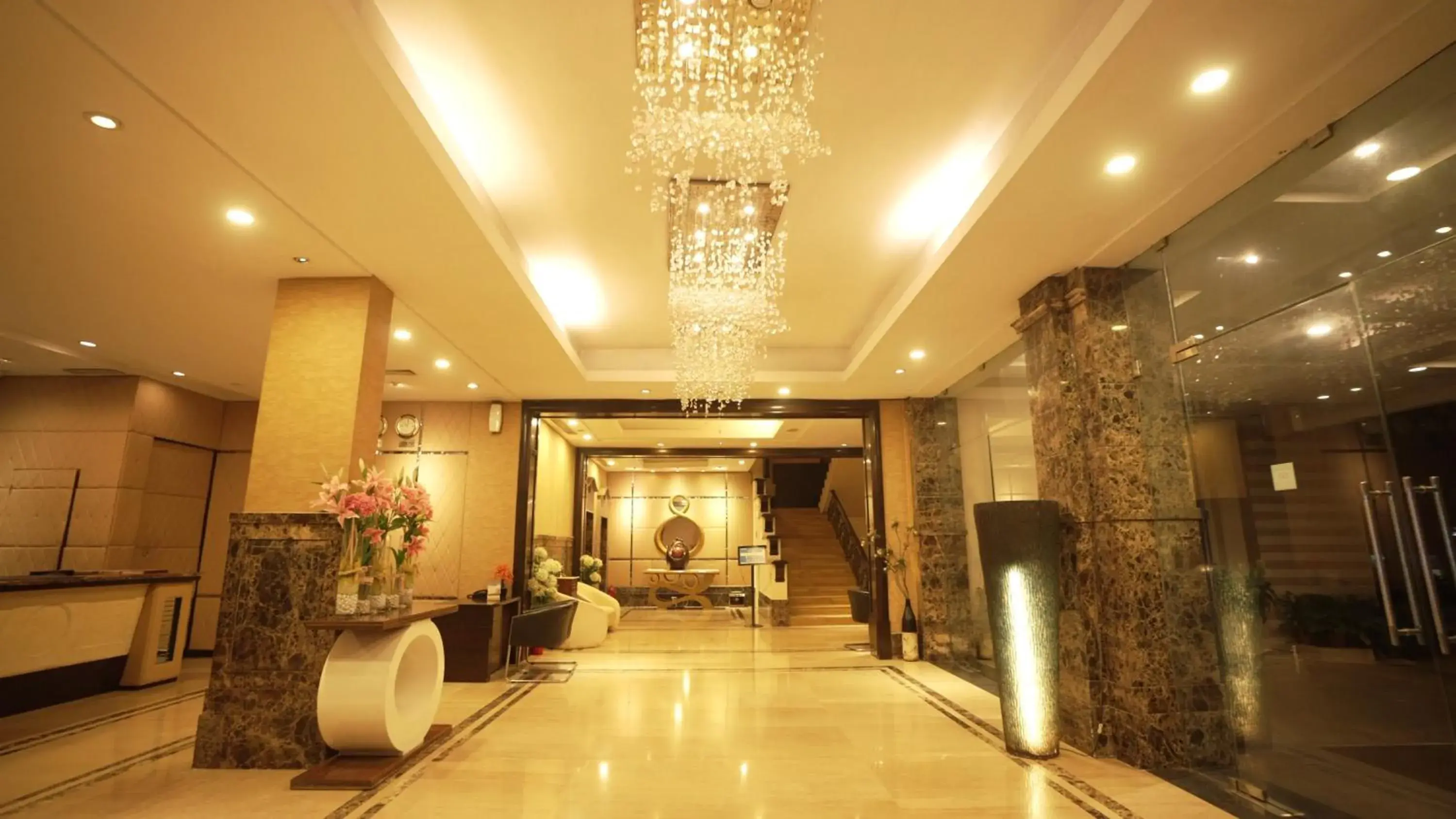 Lobby or reception in Hotel Pal Heights Lobby or reception in Hotel Pal Heights
