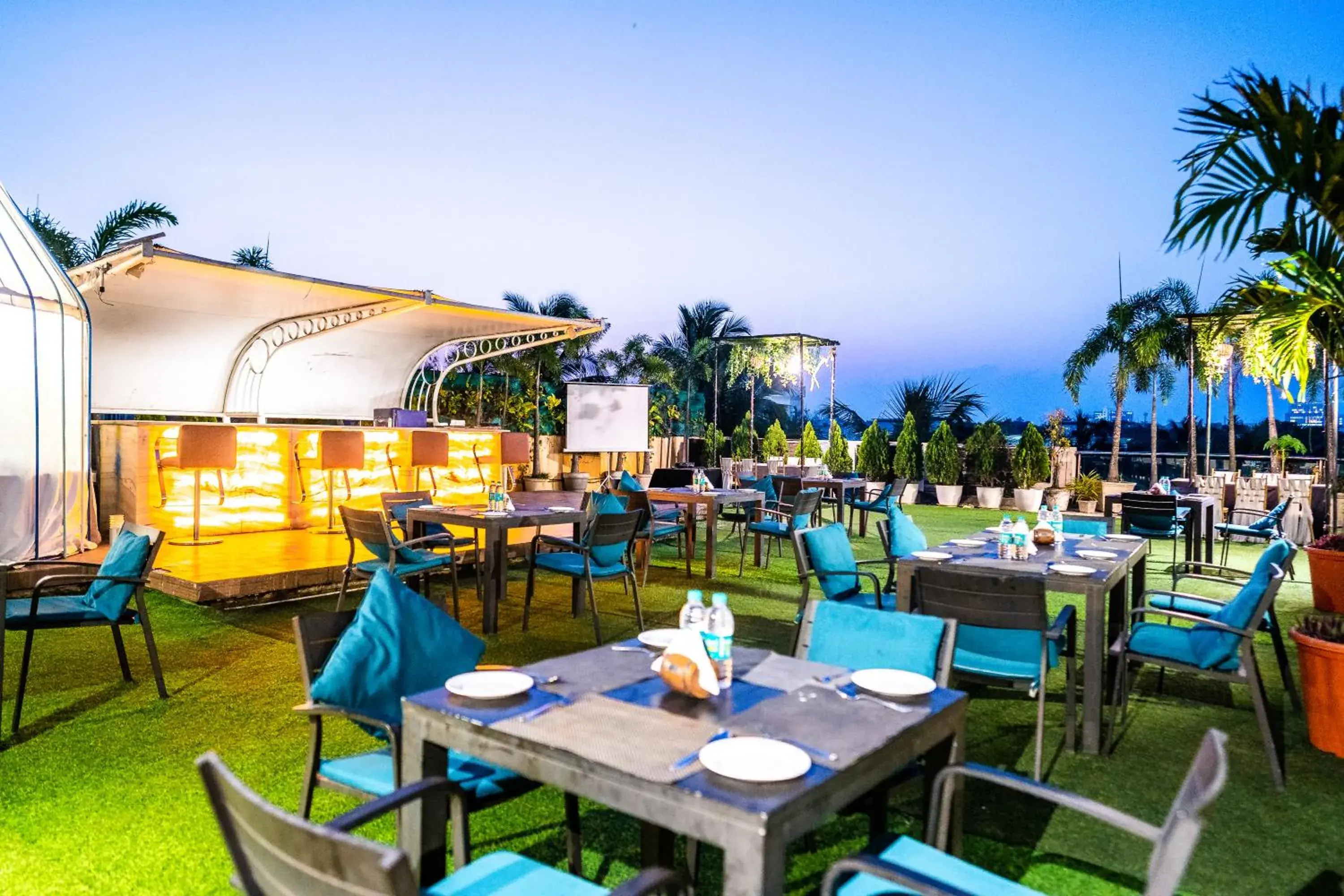 Restaurant/places to eat in Hotel Pal Heights Restaurant/places to eat in Hotel Pal Heights