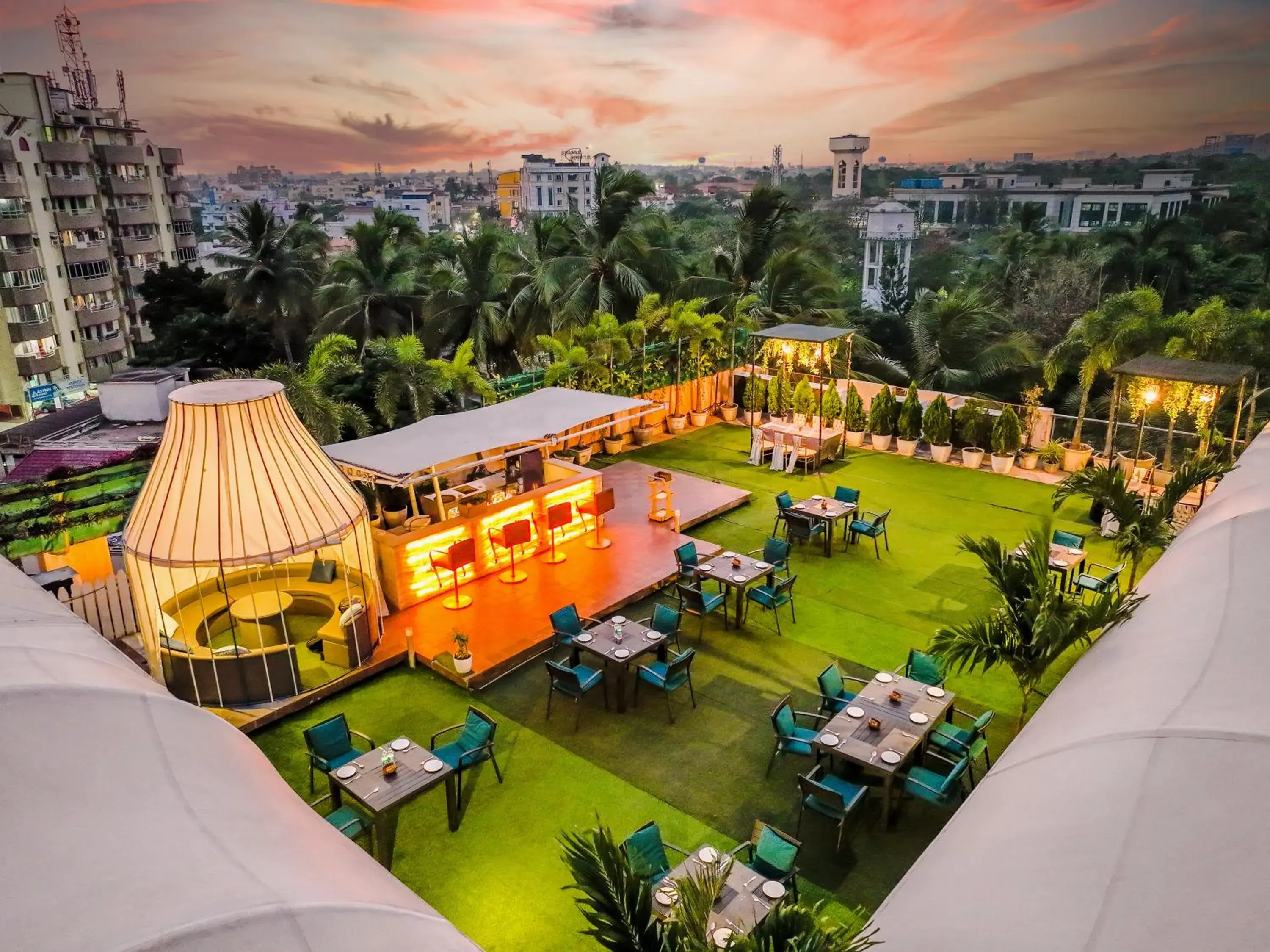 Restaurant/places to eat in Hotel Pal Heights Restaurant/places to eat in Hotel Pal Heights