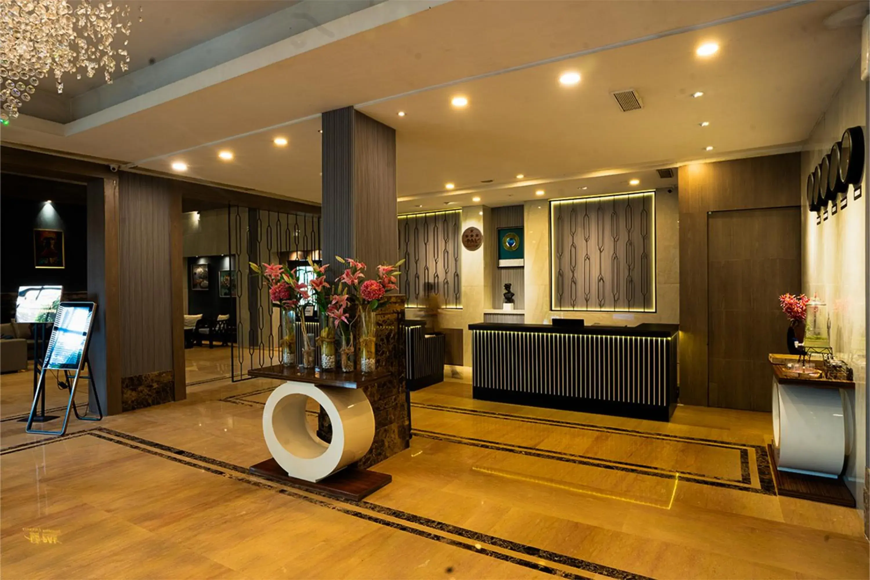 Lobby or reception in Hotel Pal Heights Lobby or reception in Hotel Pal Heights