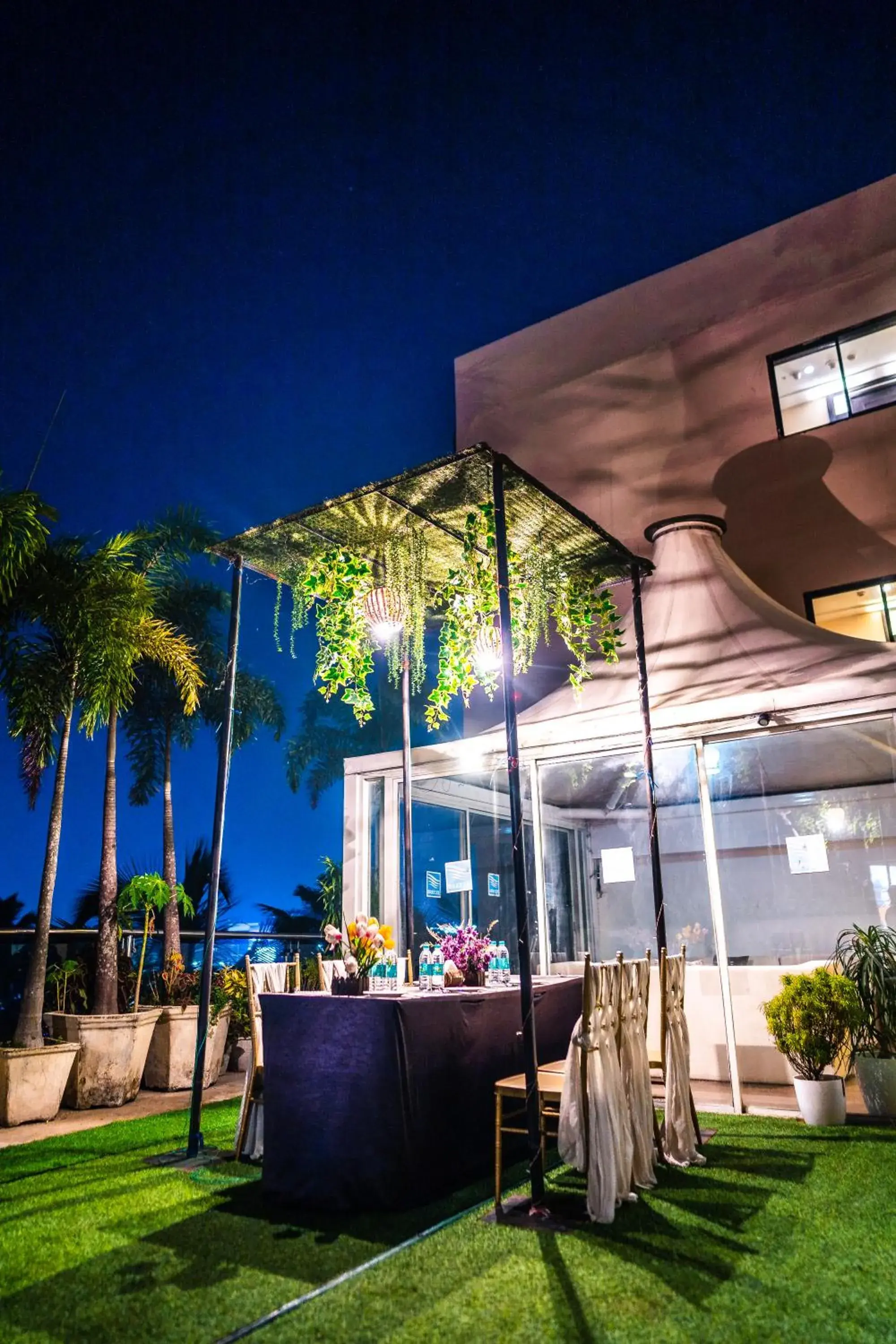 Restaurant/places to eat in Hotel Pal Heights Restaurant/places to eat in Hotel Pal Heights