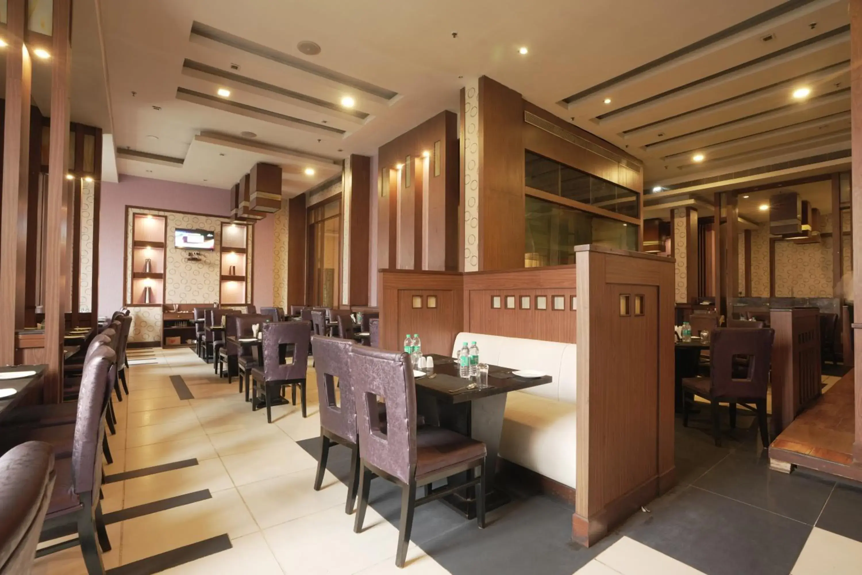 Restaurant/places to eat in Hotel Pal Heights Restaurant/places to eat in Hotel Pal Heights