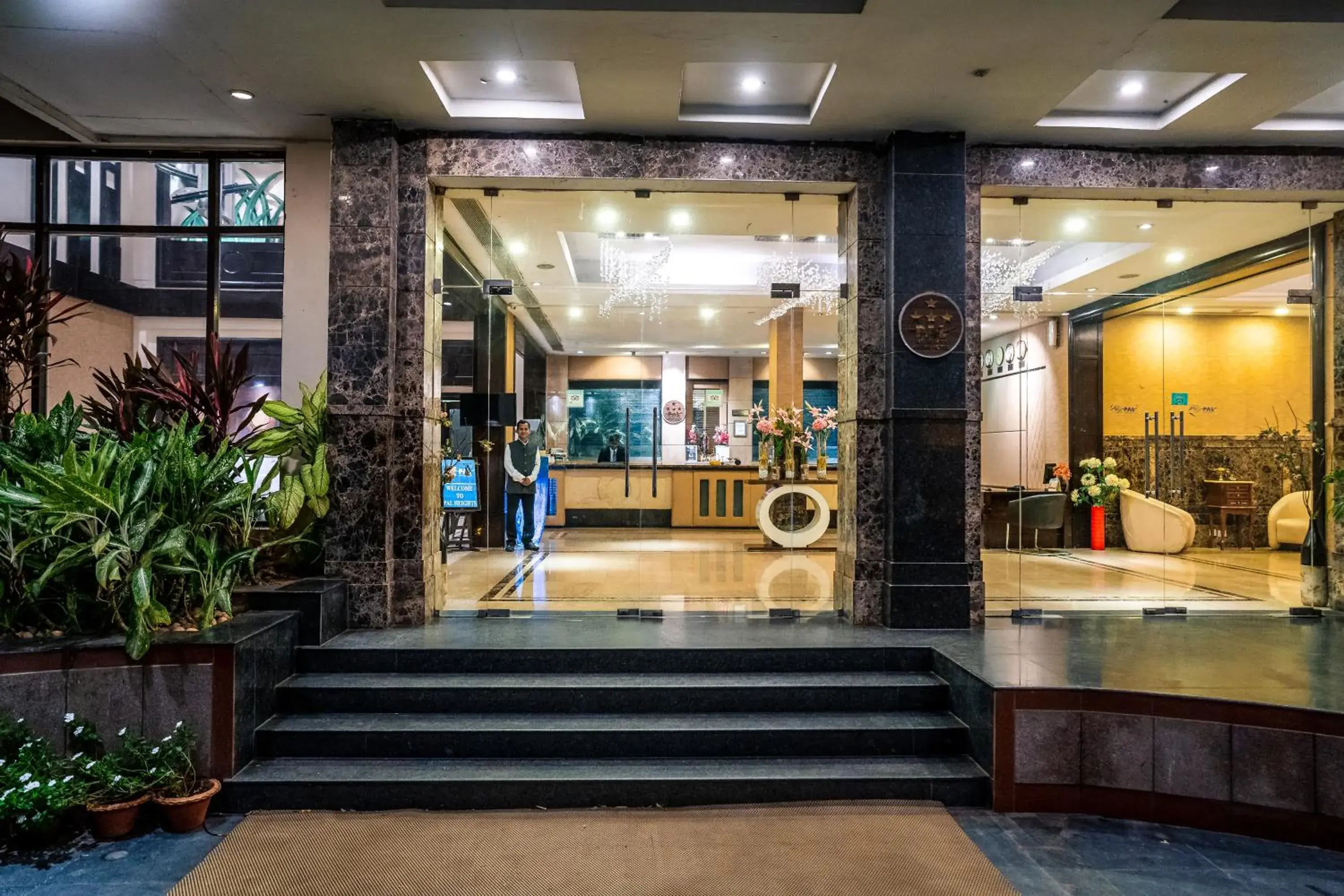 Facade/entrance in Hotel Pal Heights Facade/entrance in Hotel Pal Heights