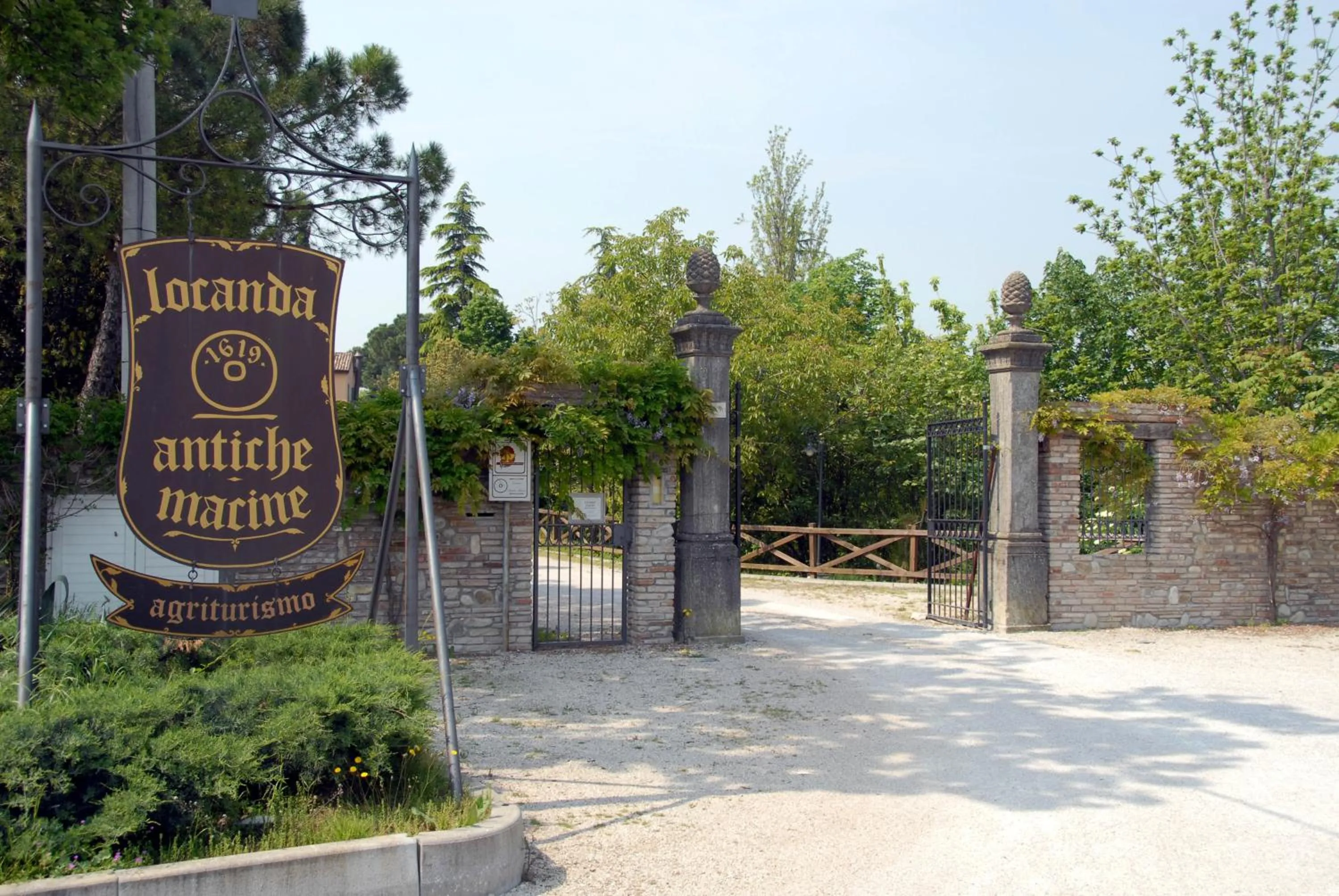 Facade/entrance in Locanda Antiche Macine