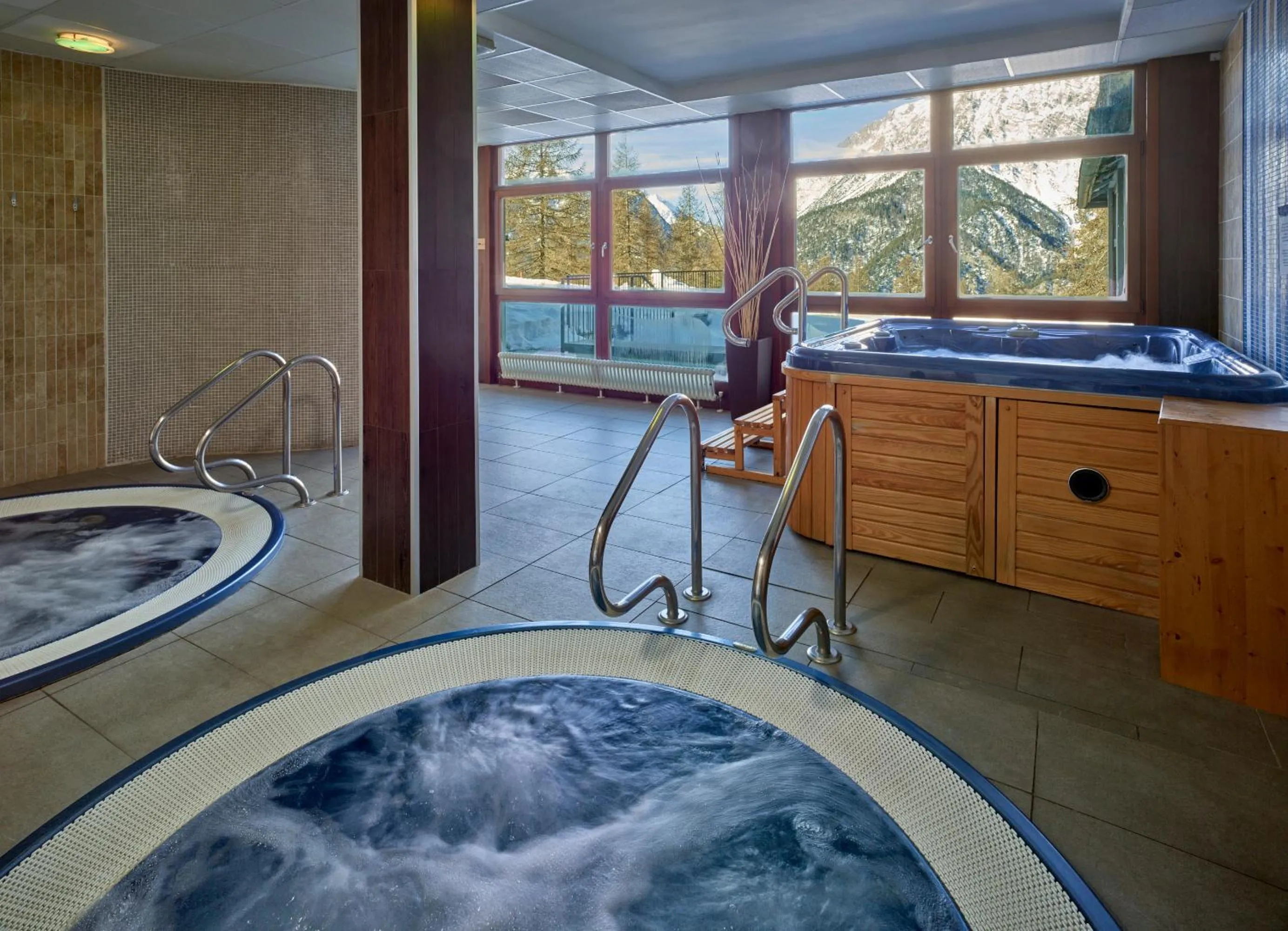 Swimming pool in Hotel Sansicario Majestic