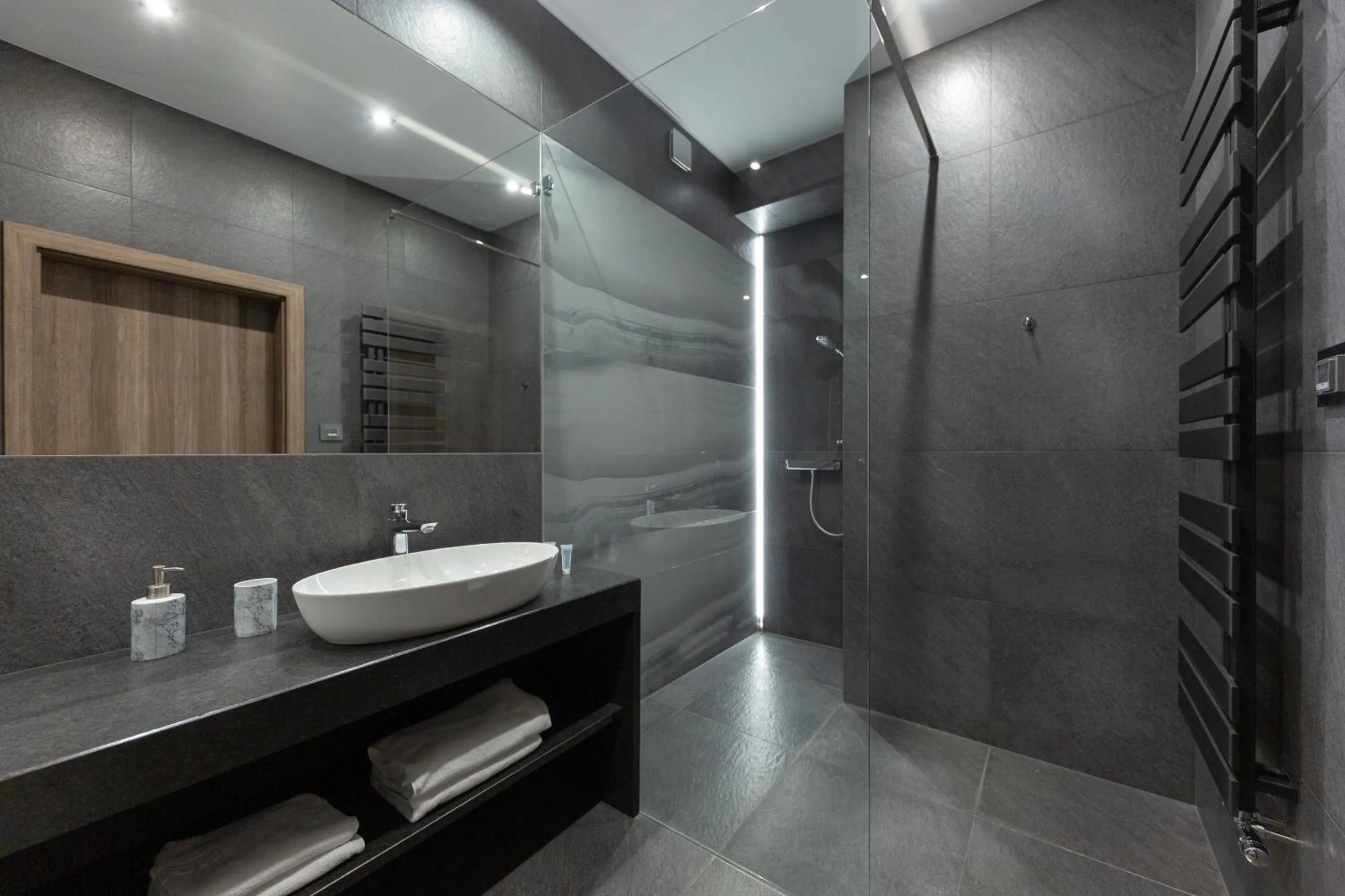 Shower in Aparthotel New Lux