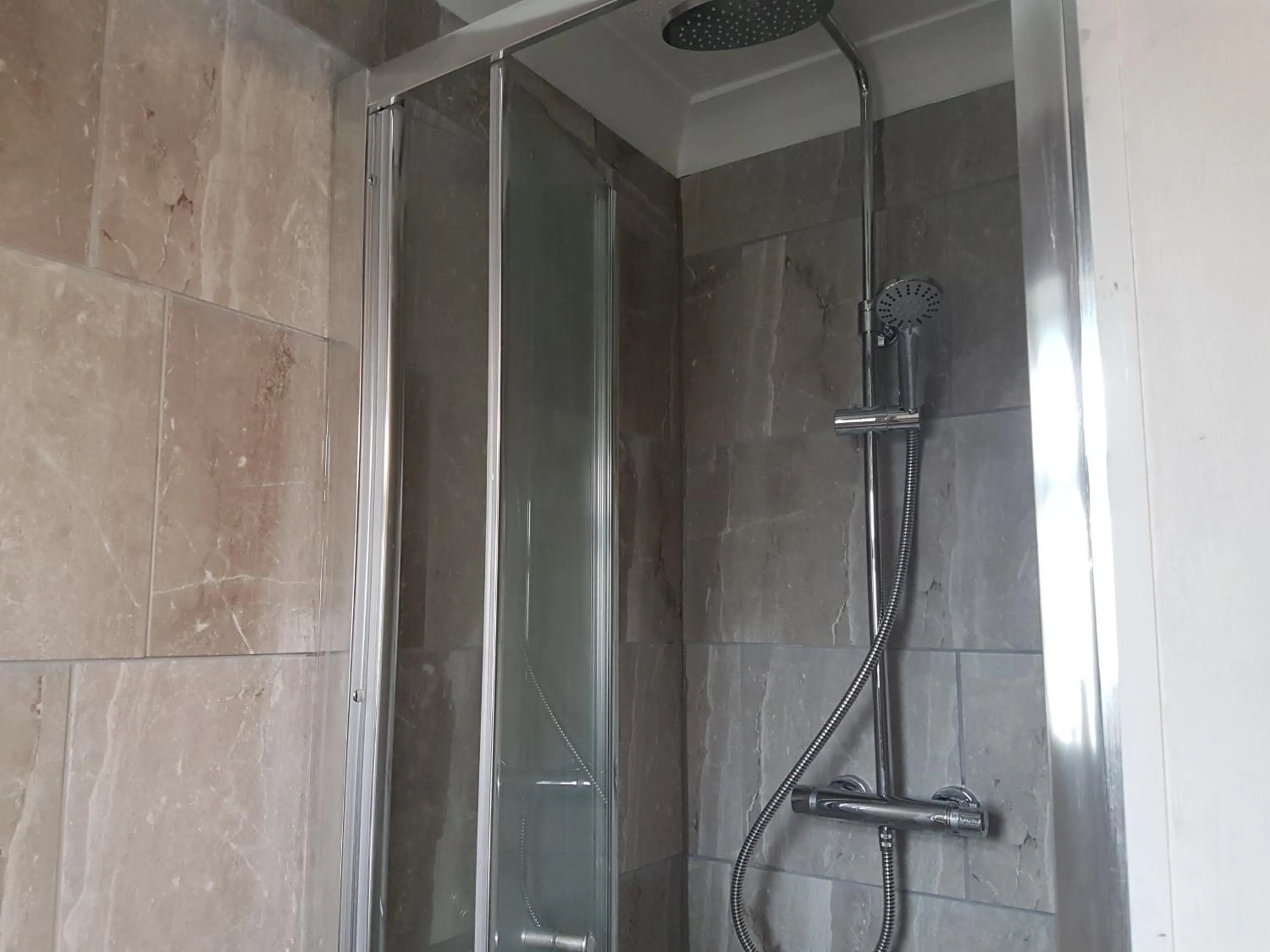 Shower in The Craigside
