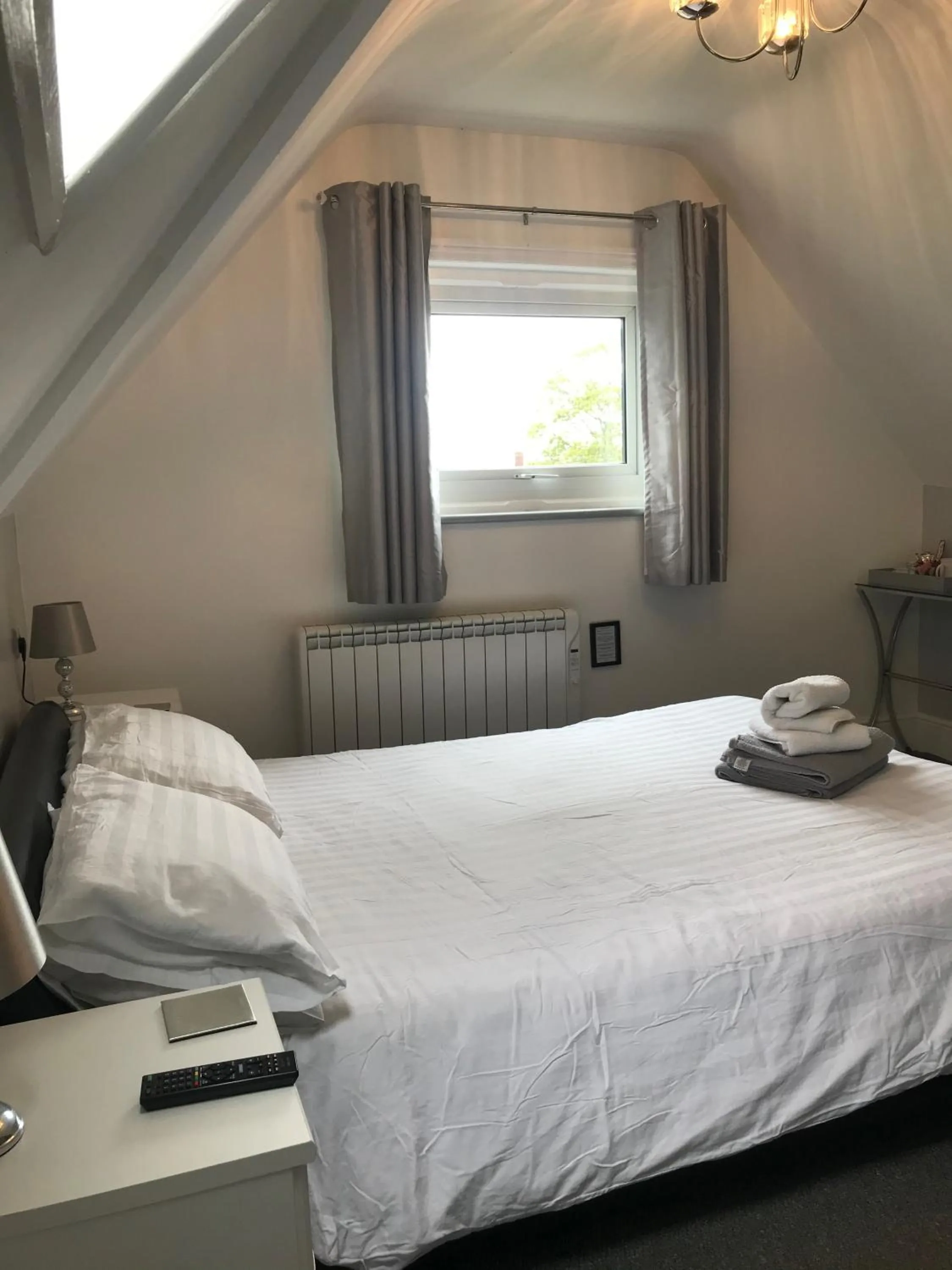 Bedroom, Bed in The Craigside