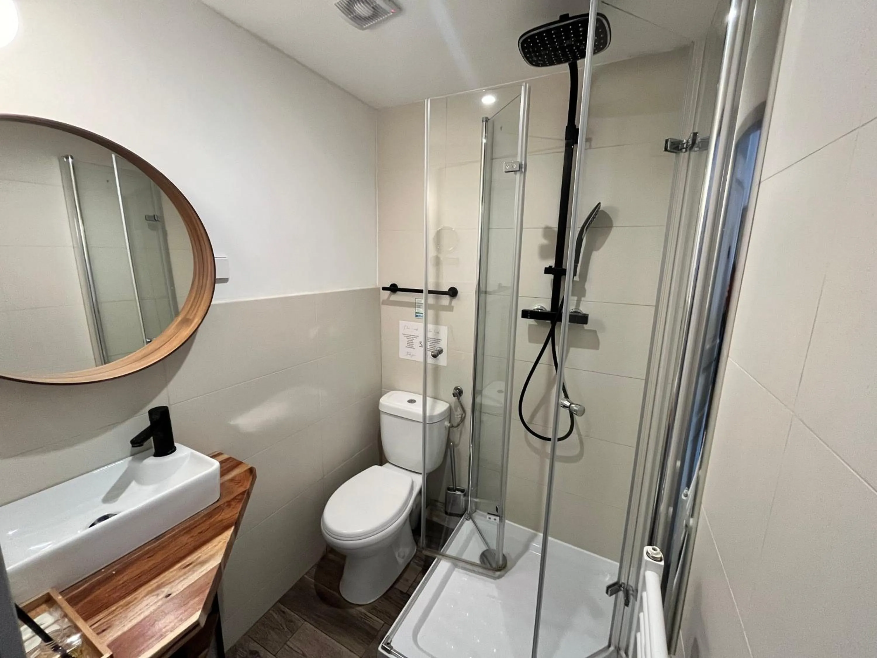 Bathroom in Riverside Inn