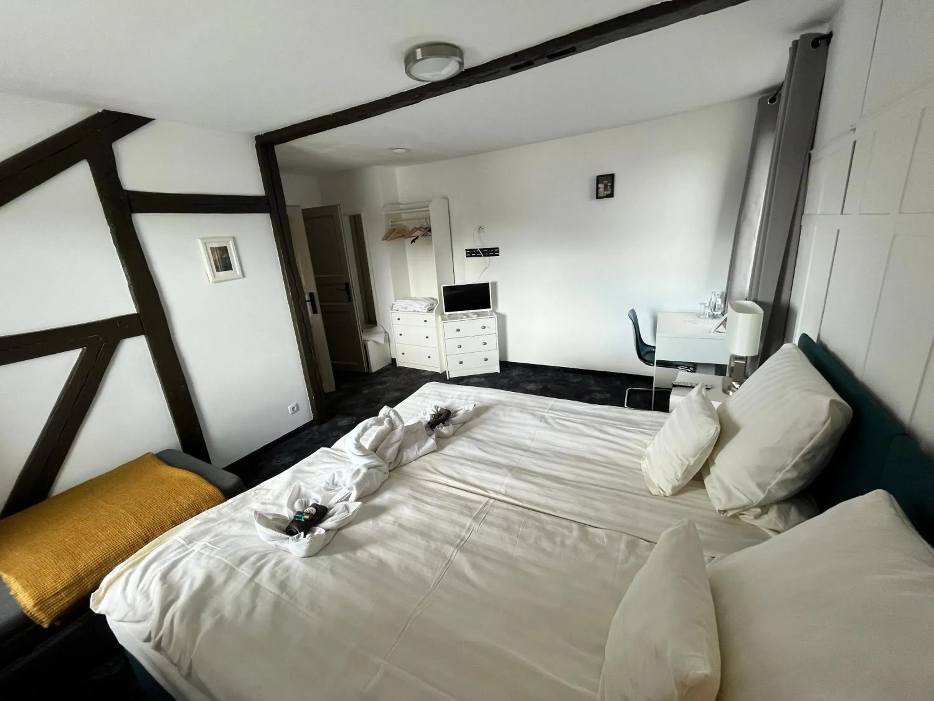 Bed in Riverside Inn Bed in Riverside Inn