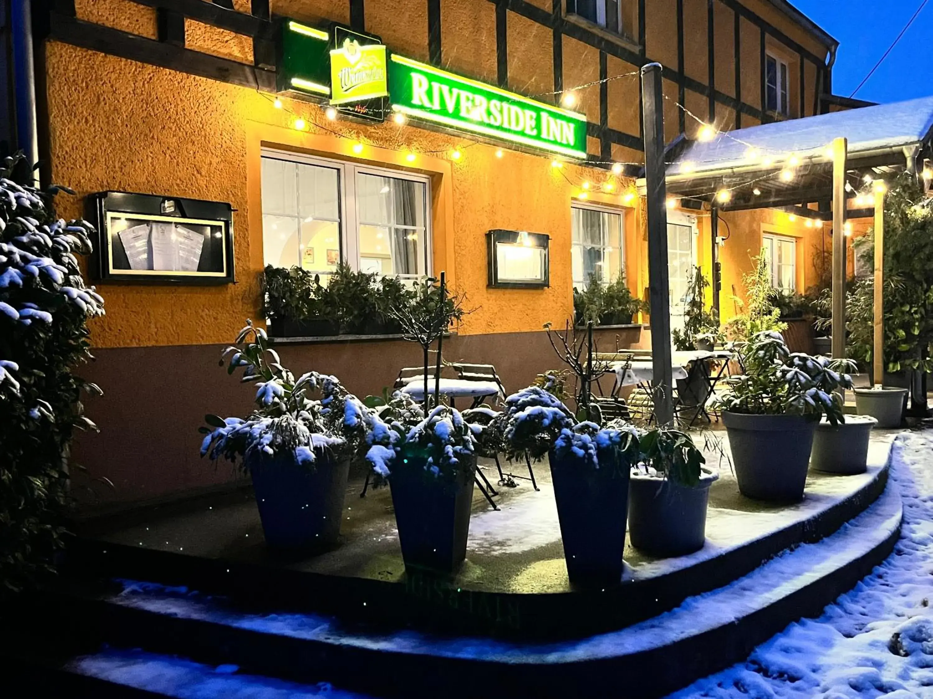 Property building in Riverside Inn Property building in Riverside Inn