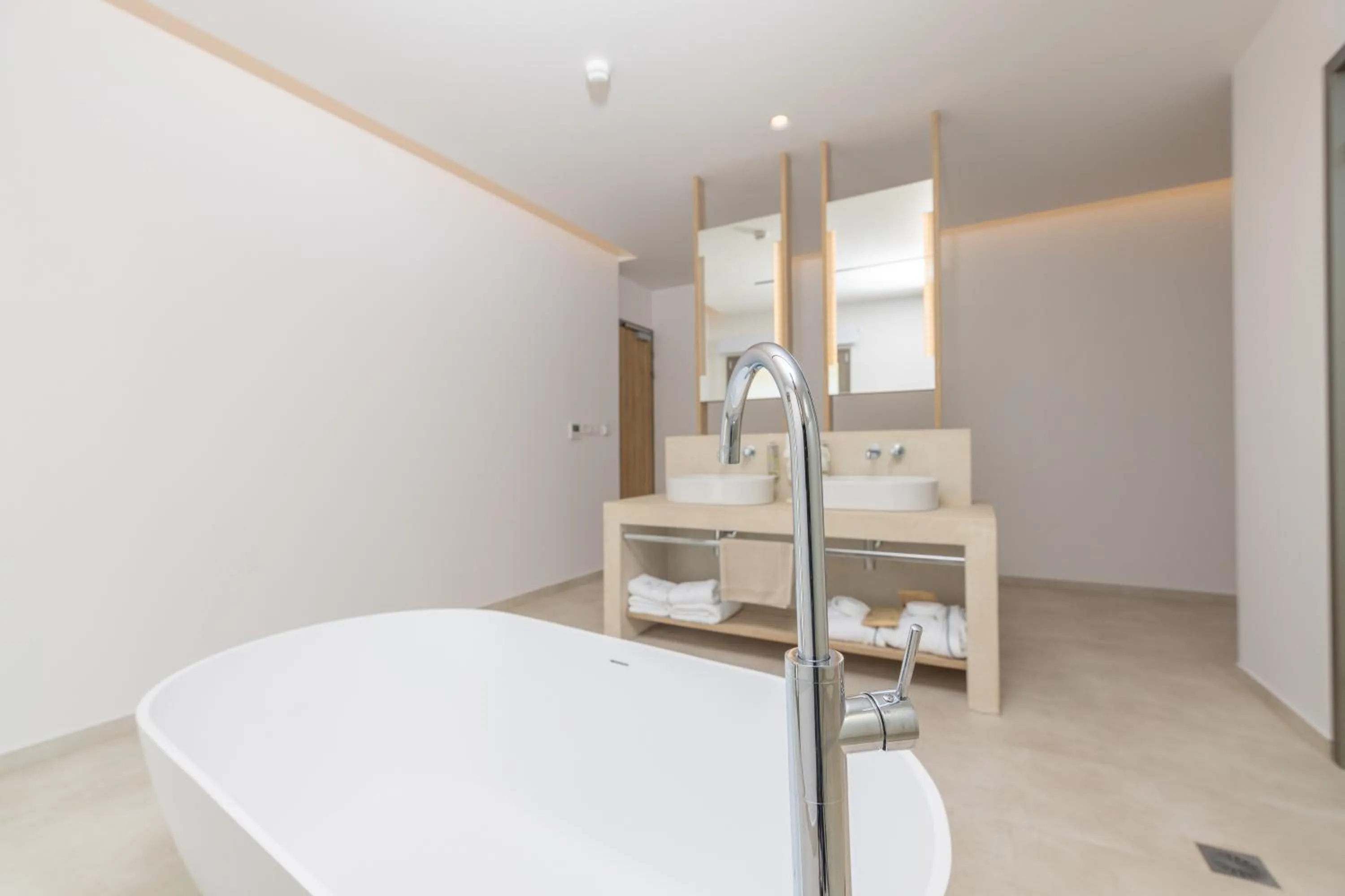 Bathroom, Bed in Tsamis Zante Suites