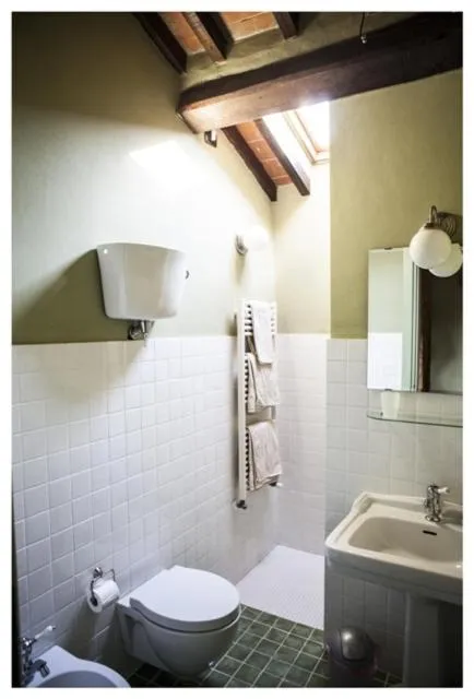 Bathroom in Al Giardino Degli Etruschi
