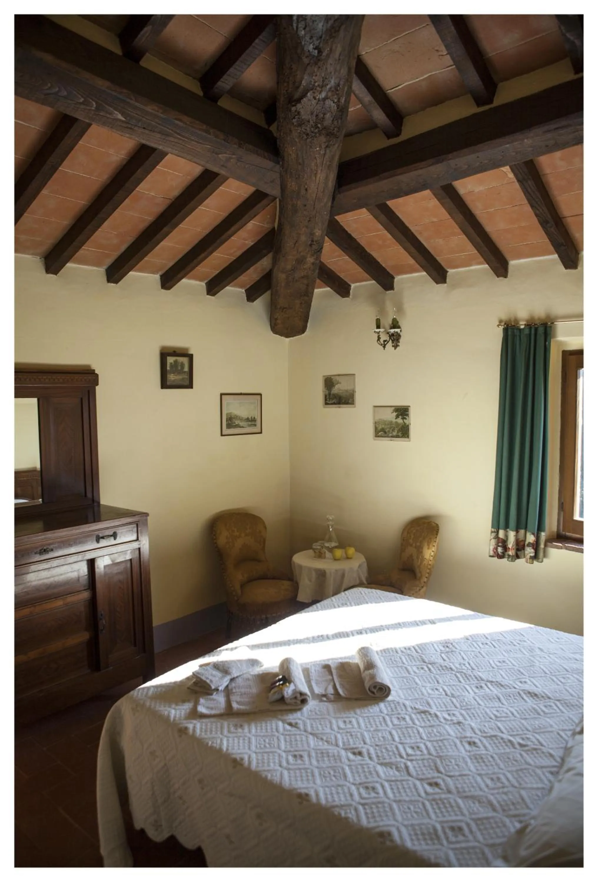 Photo of the whole room, Bed in Al Giardino Degli Etruschi