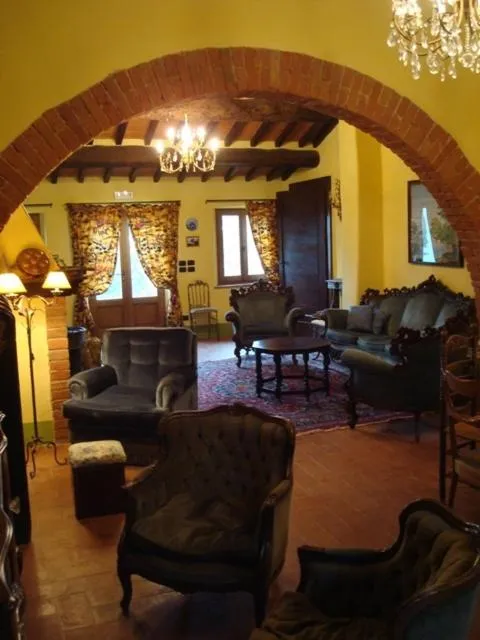 Communal lounge/ TV room in Al Giardino Degli Etruschi