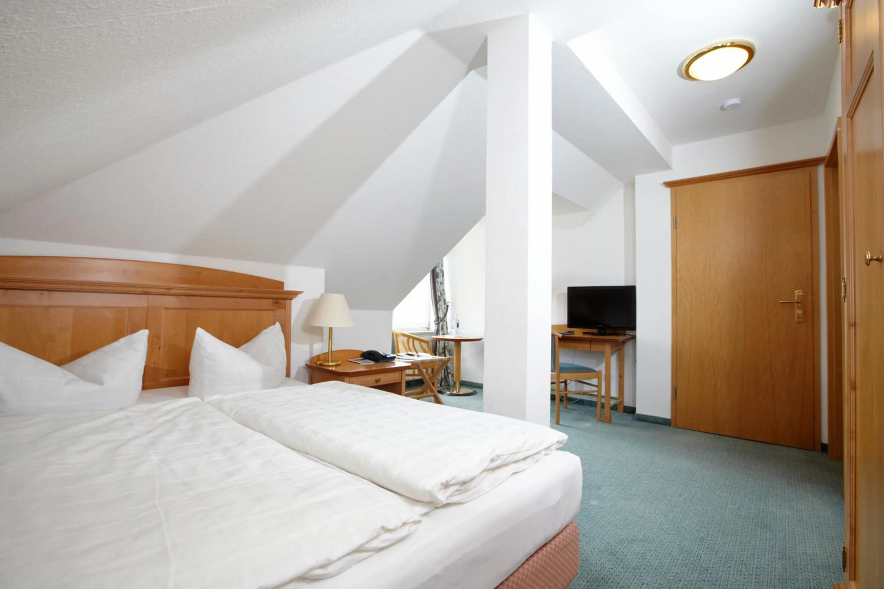 Photo of the whole room, Bed in Meeressterne Hotel Idyll Am Wolgastsee