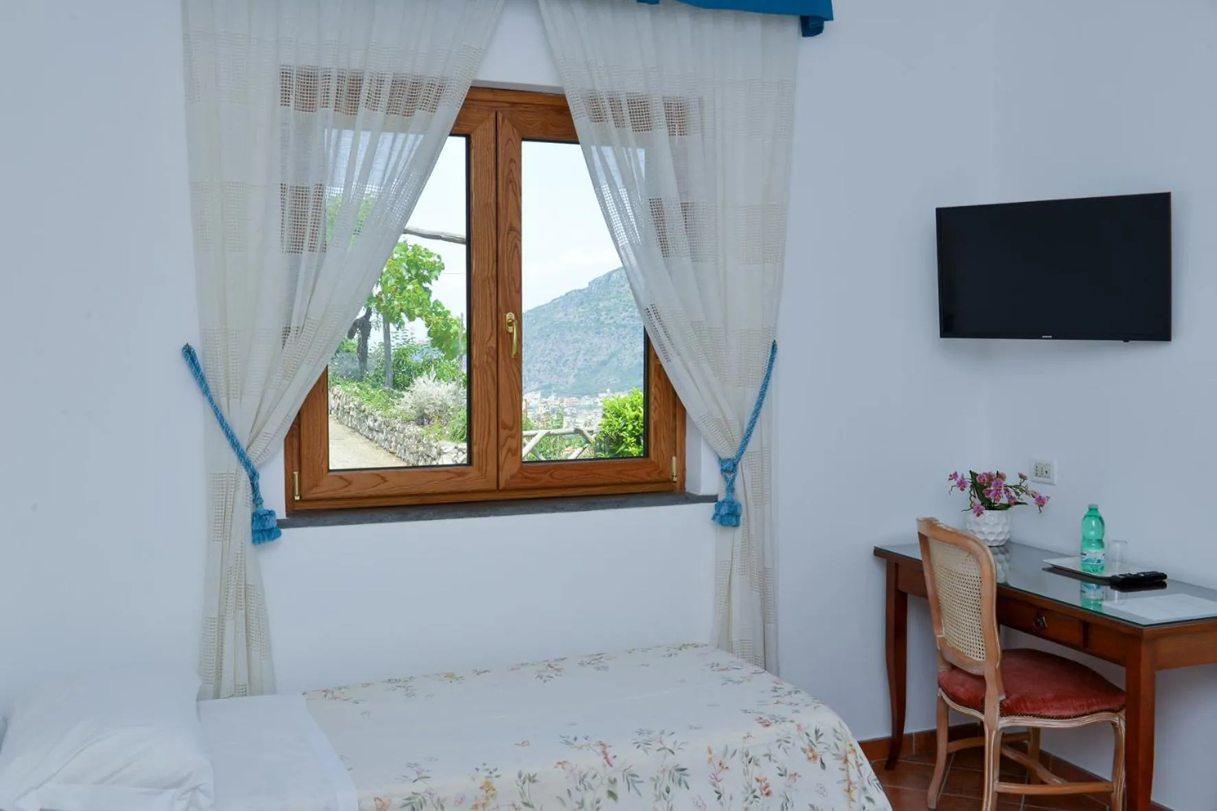 Restaurant/places to eat, Bed in Villevieille