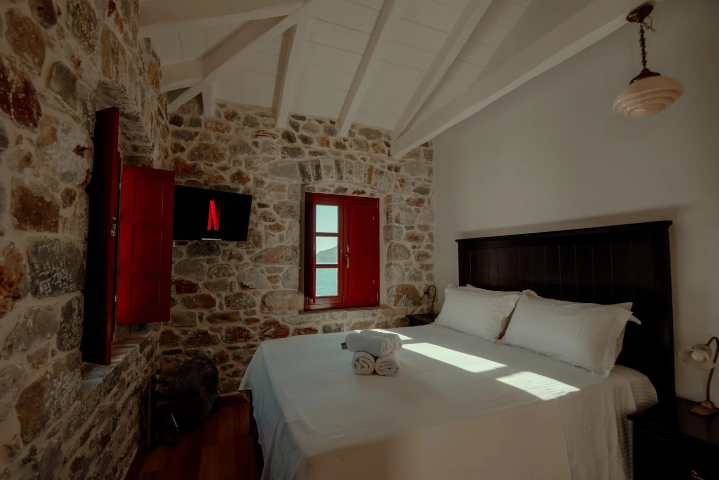 Balcony/Terrace, Bed in Limeni Villa