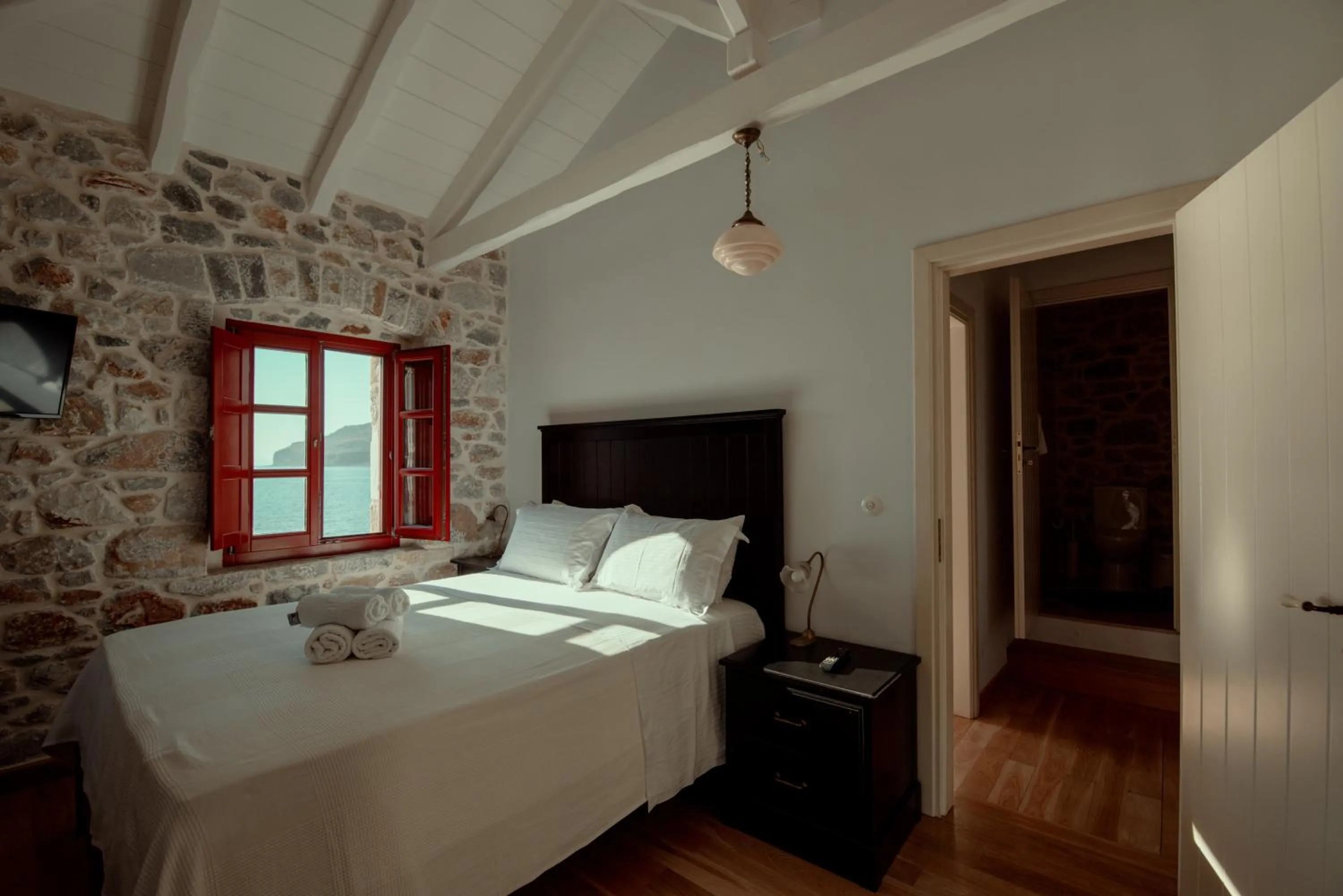 Balcony/Terrace, Bed in Limeni Villa