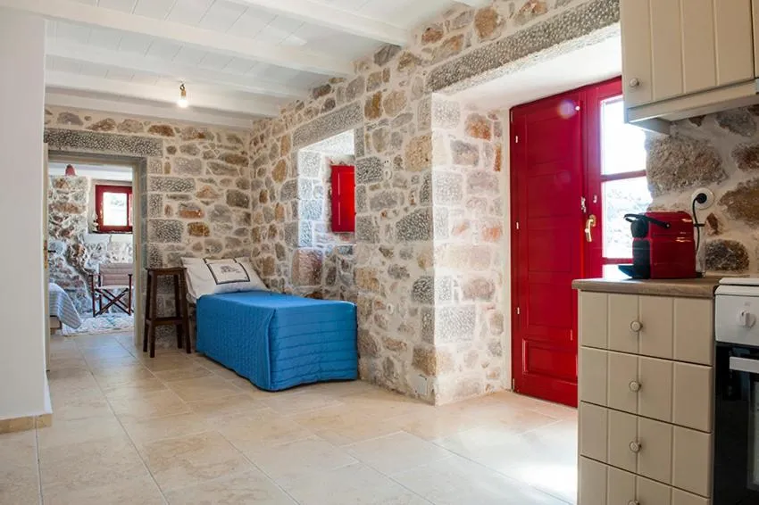 Kitchen or kitchenette in Limeni Villa