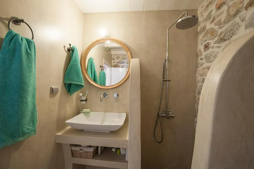 Bathroom in Limeni Villa