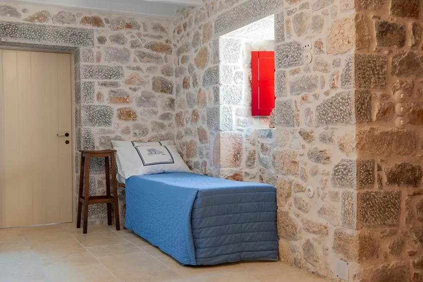 Kitchen or kitchenette, Bed in Limeni Villa