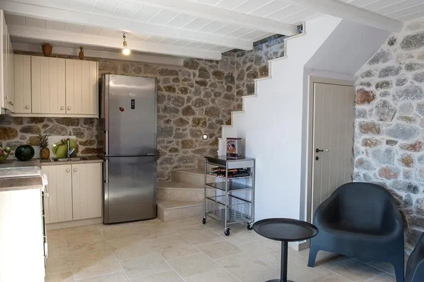 Kitchen or kitchenette in Limeni Villa