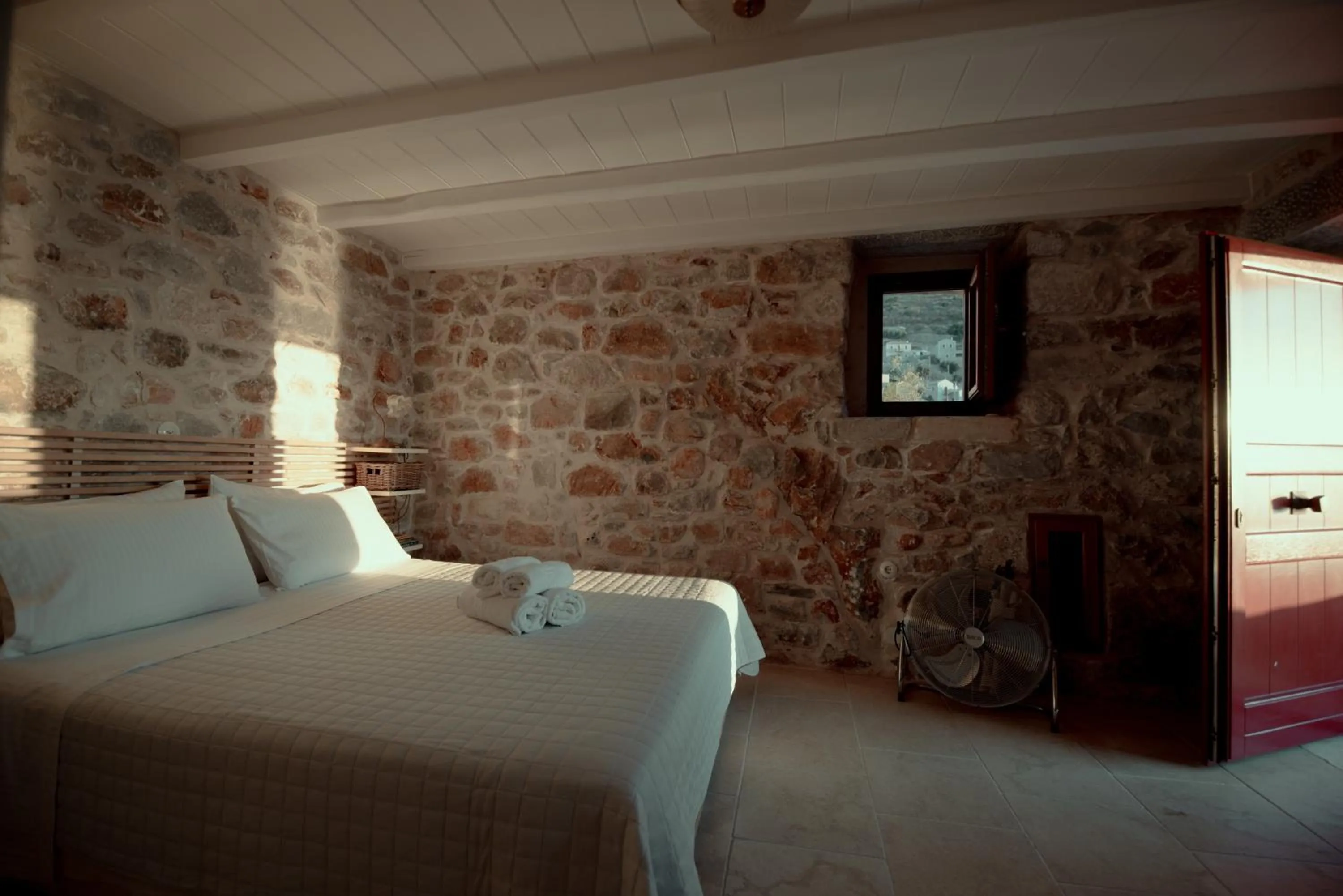 Balcony/Terrace, Bed in Limeni Villa