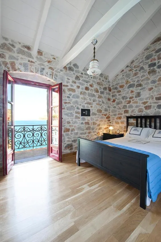 Bed in Limeni Villa